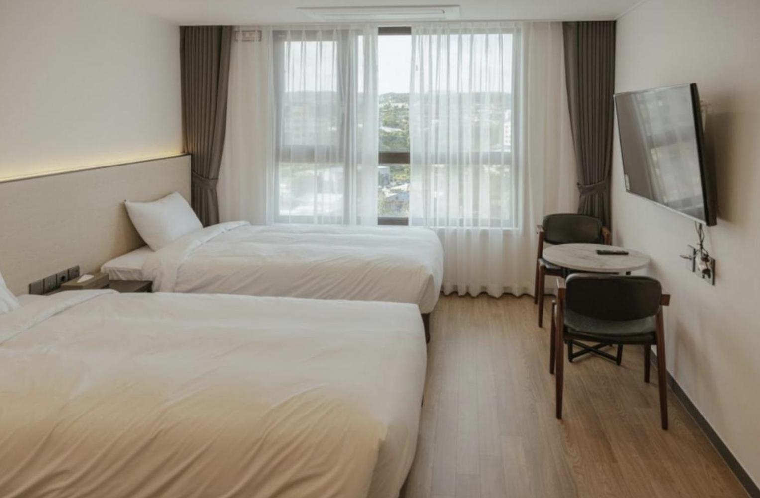 Twin Room with Mountain View - Photo 9