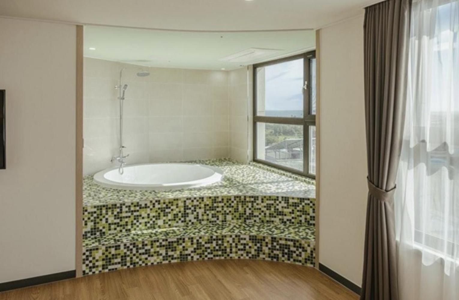 Quadruple Room - Photo 8