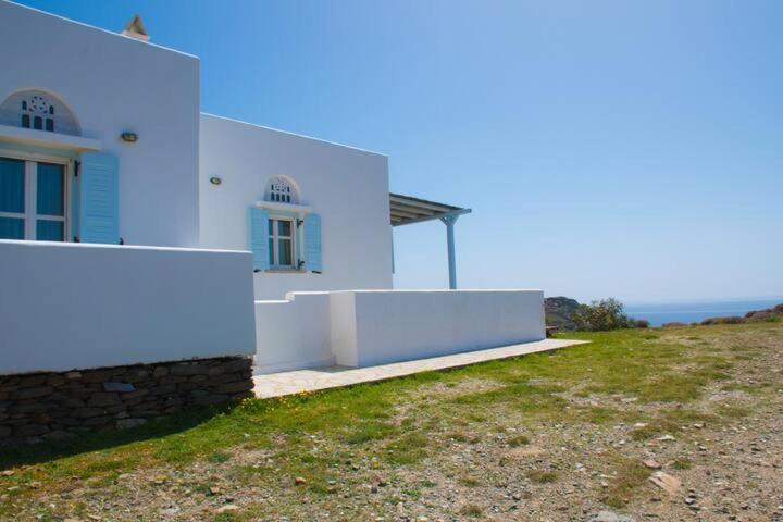 Three-Bedroom House photo 2