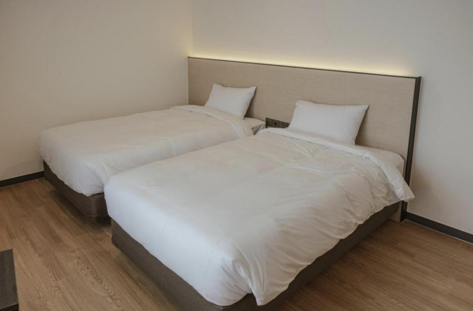 Twin Room with Sea View - Photo 6