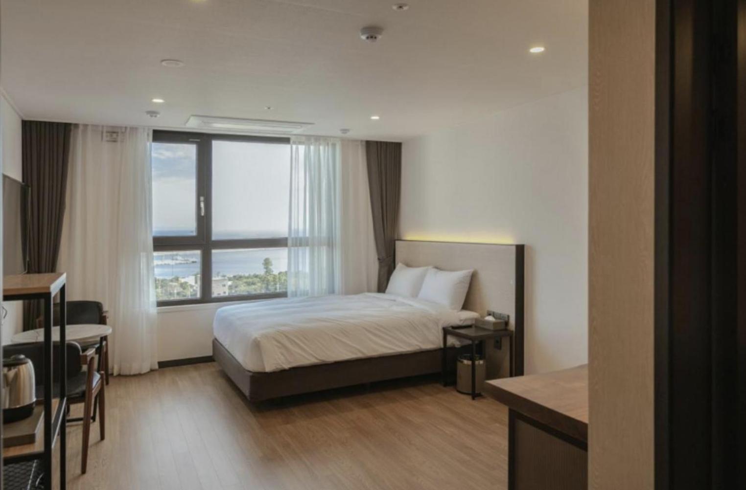 Double Room with Sea View - Photo 1