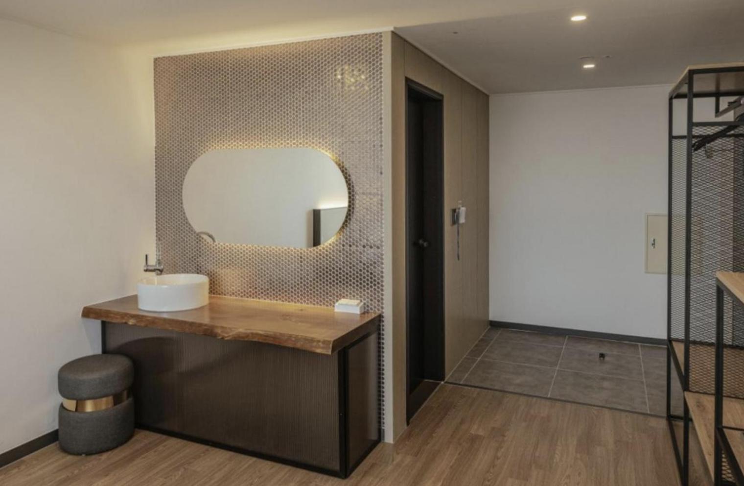 Double Room with Sea View - Photo 8