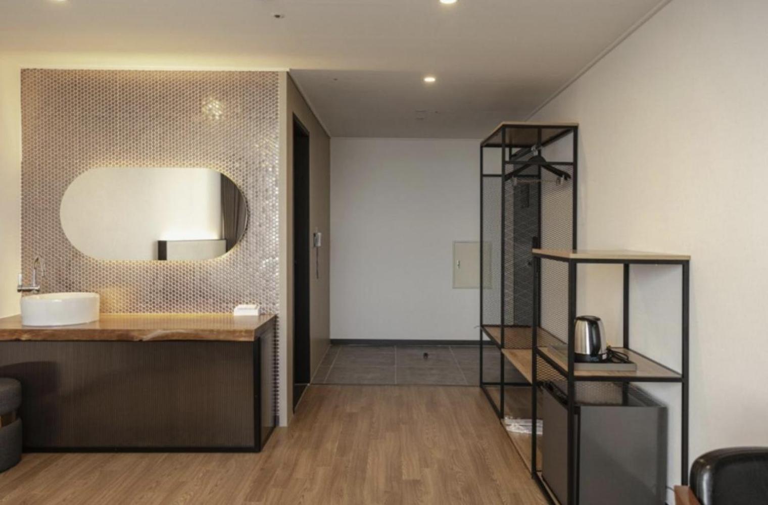 Double Room with Sea View - Photo 7