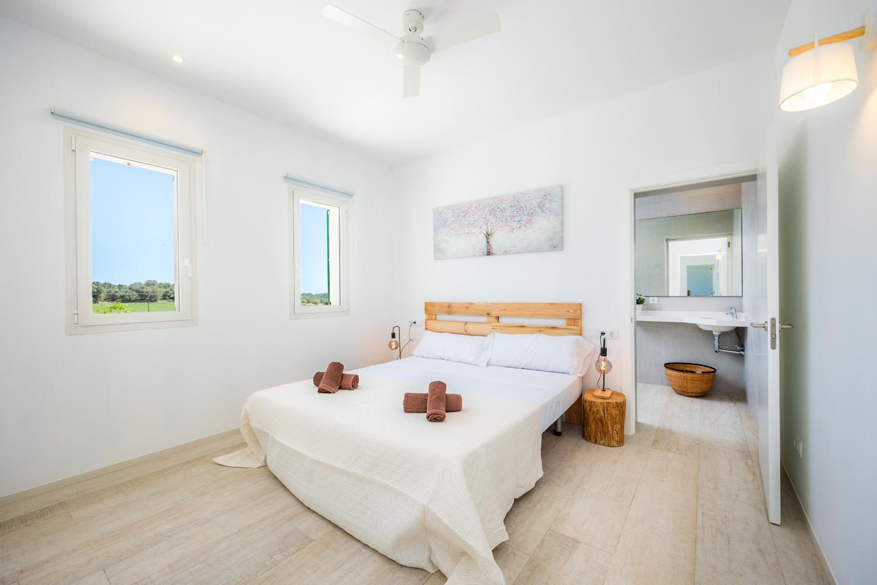 Three-Bedroom Apartment with Mountain View photo 3