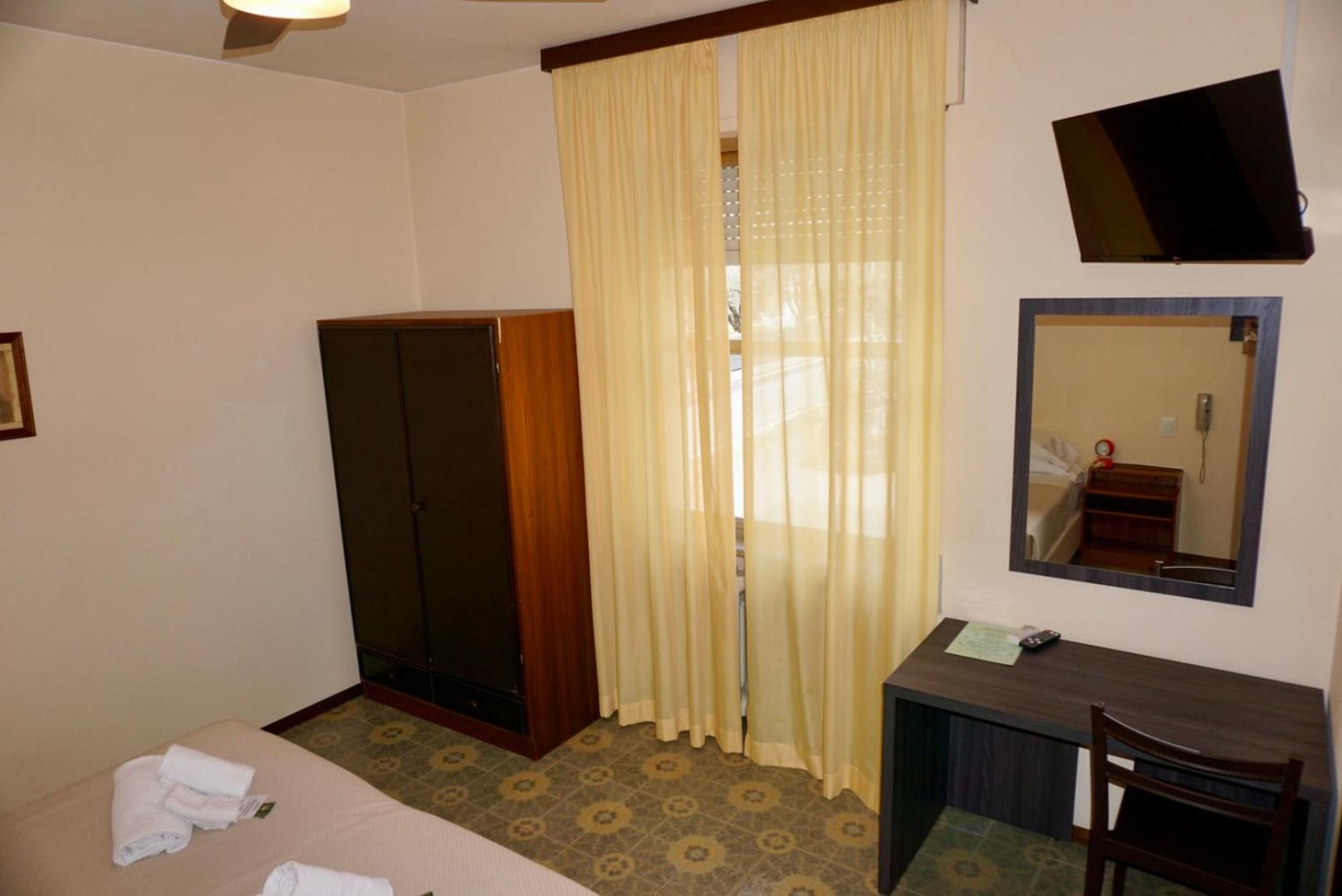 Double or Twin Room - Photo 1