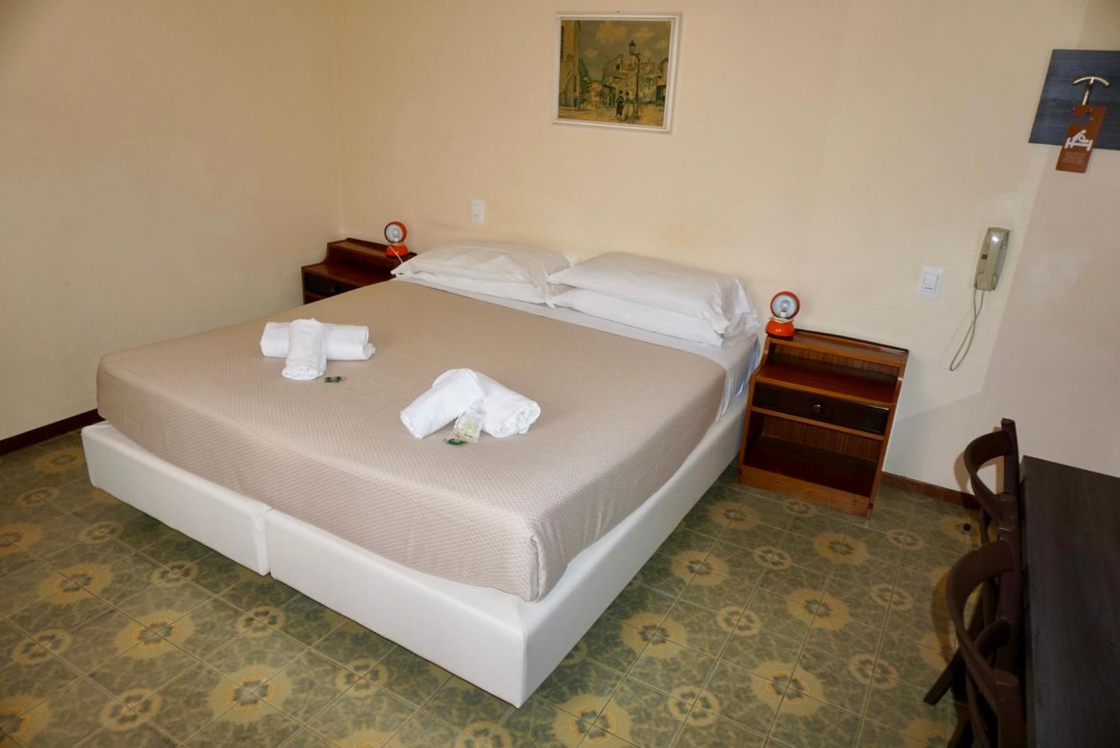 Double or Twin Room - Photo 4