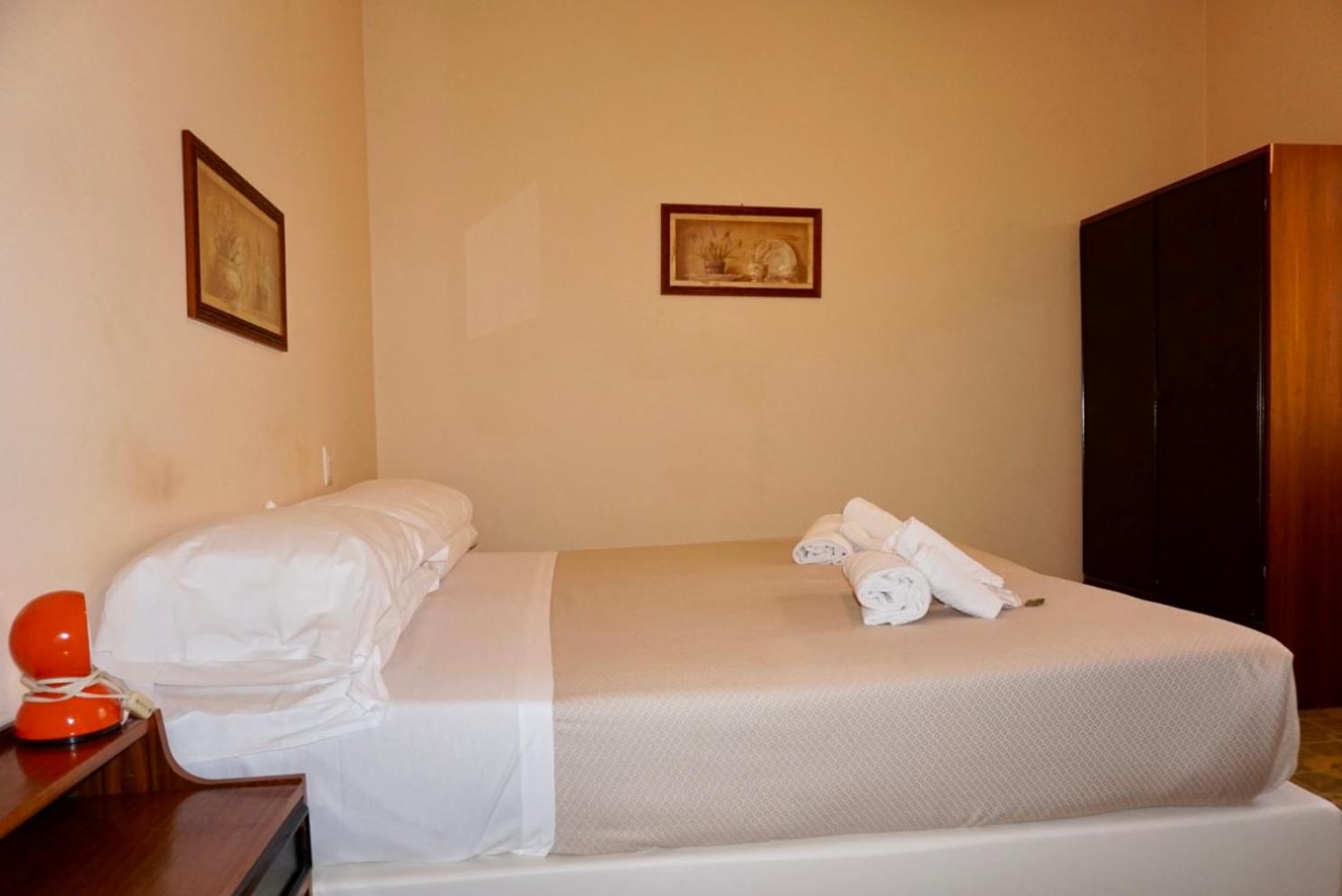 Double or Twin Room - Photo 5