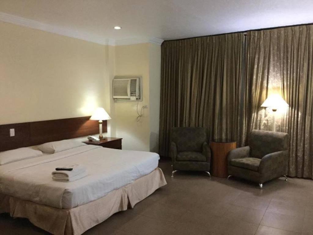Executive Suite - Photo 1