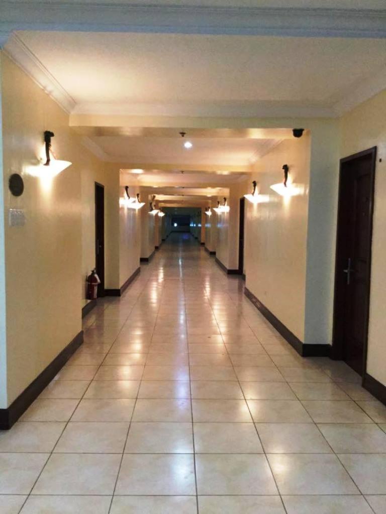 Executive Suite - Photo 2