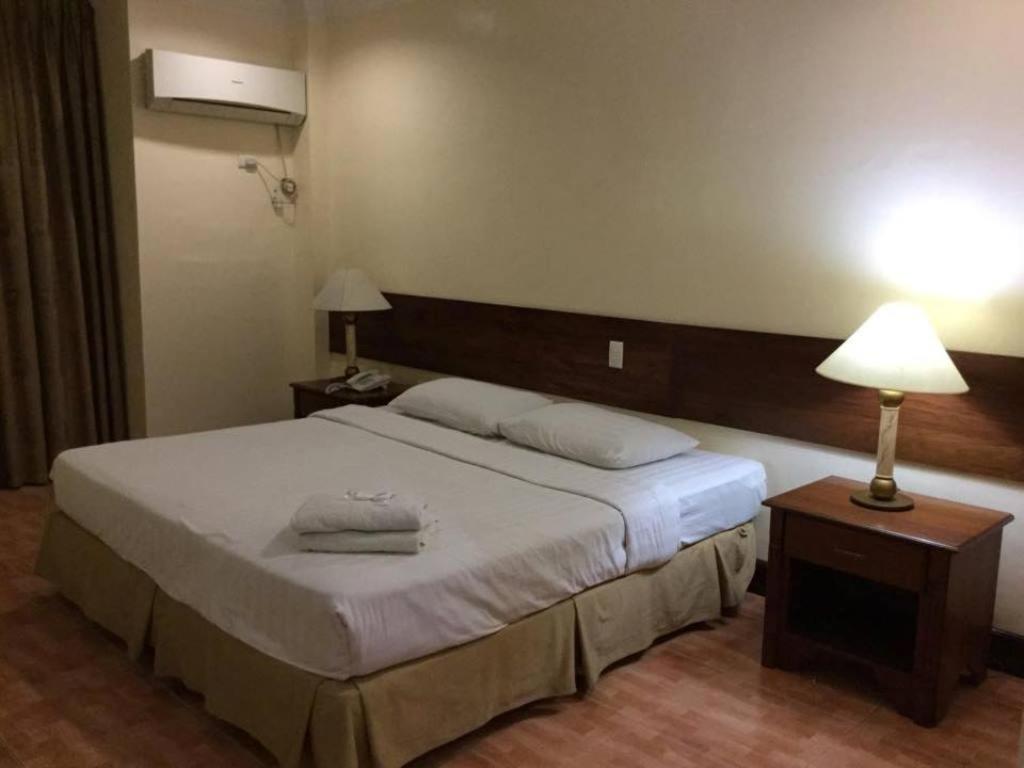 Deluxe King Room - Photo 1