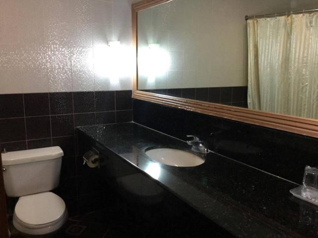 Executive Suite - Photo 5