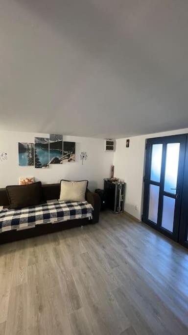 Three-Bedroom House photo 3