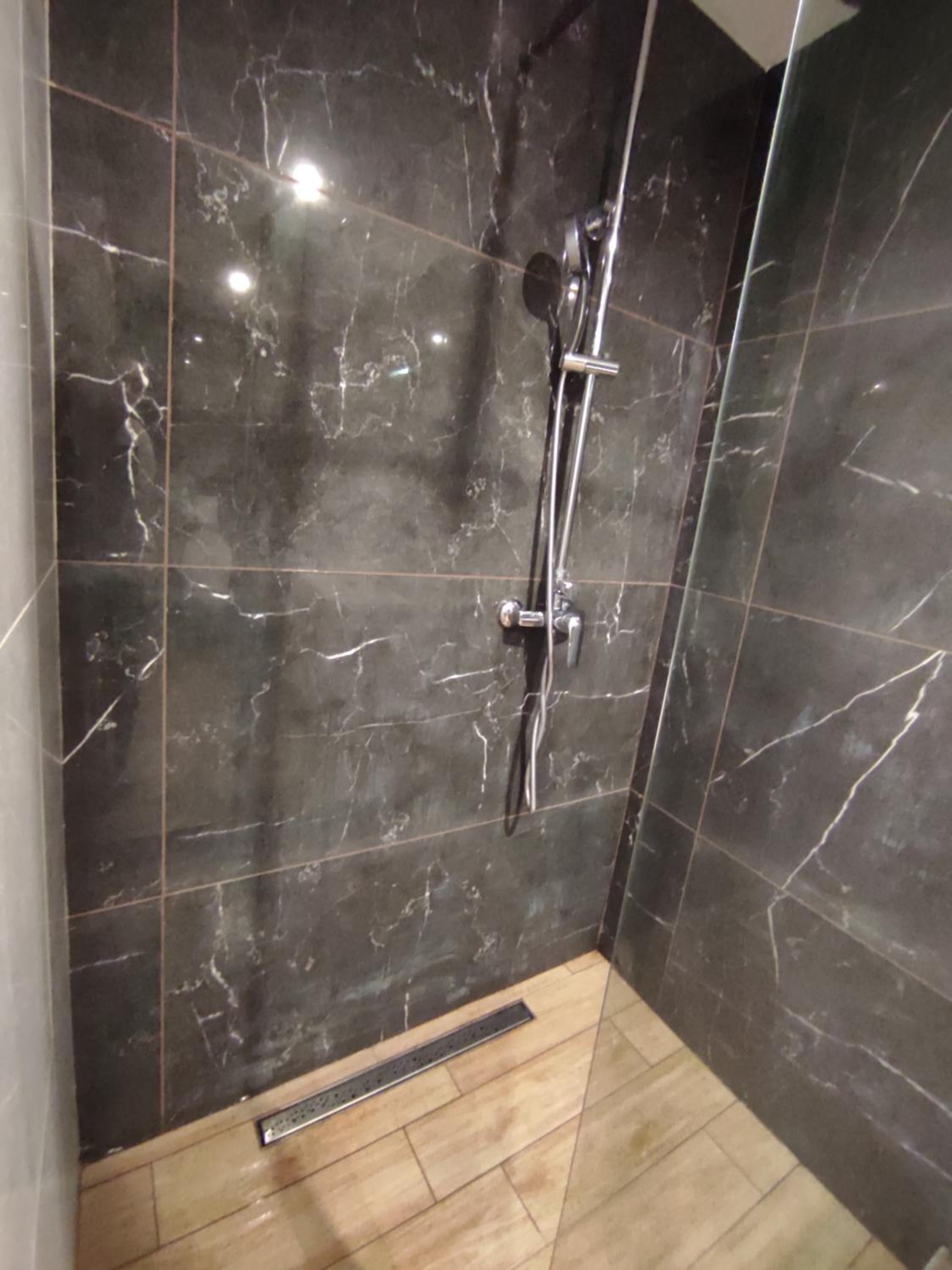 Twin Room with Balcony - Photo 6