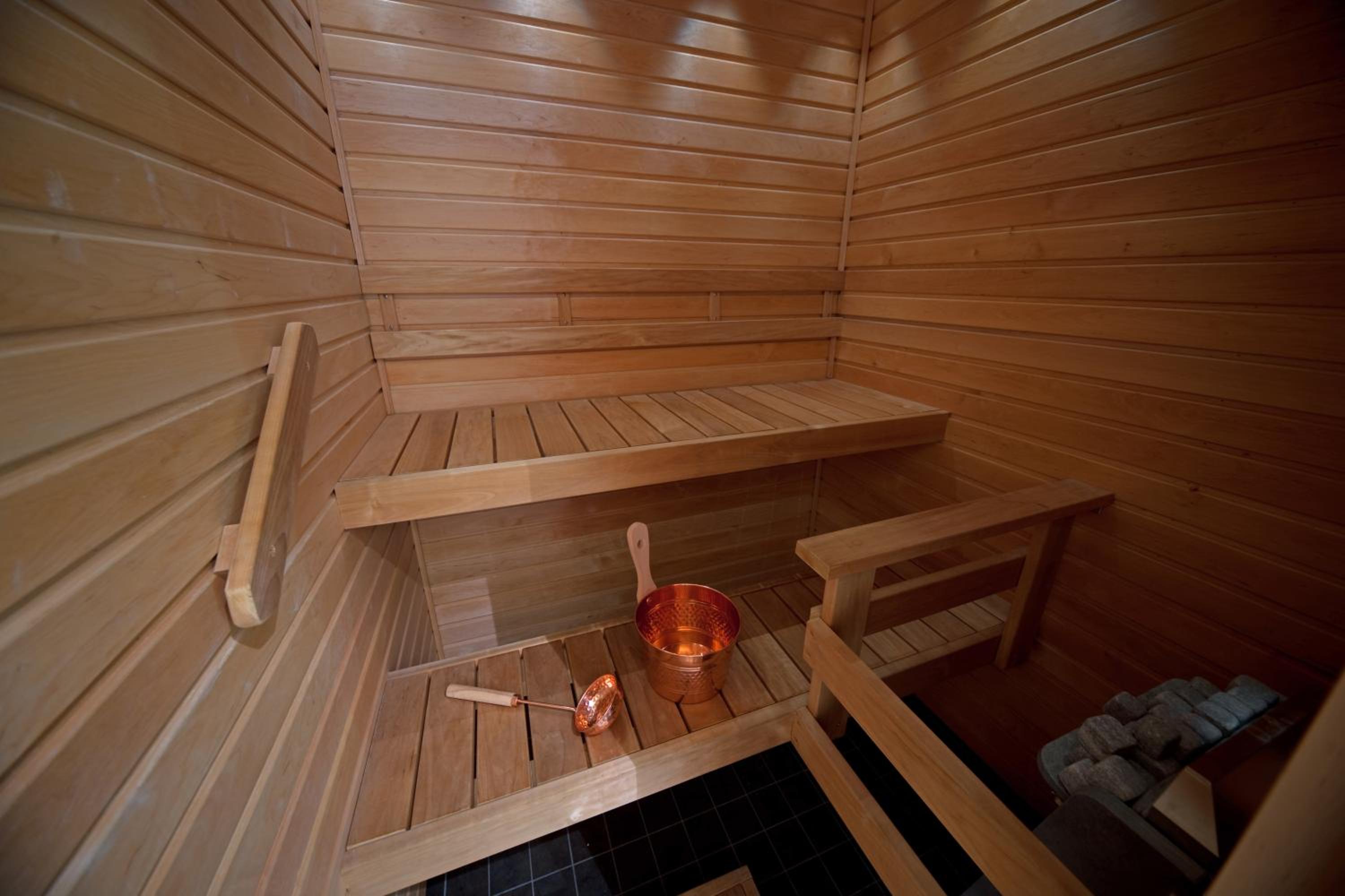 Deluxe Suite with Sauna - Photo 3