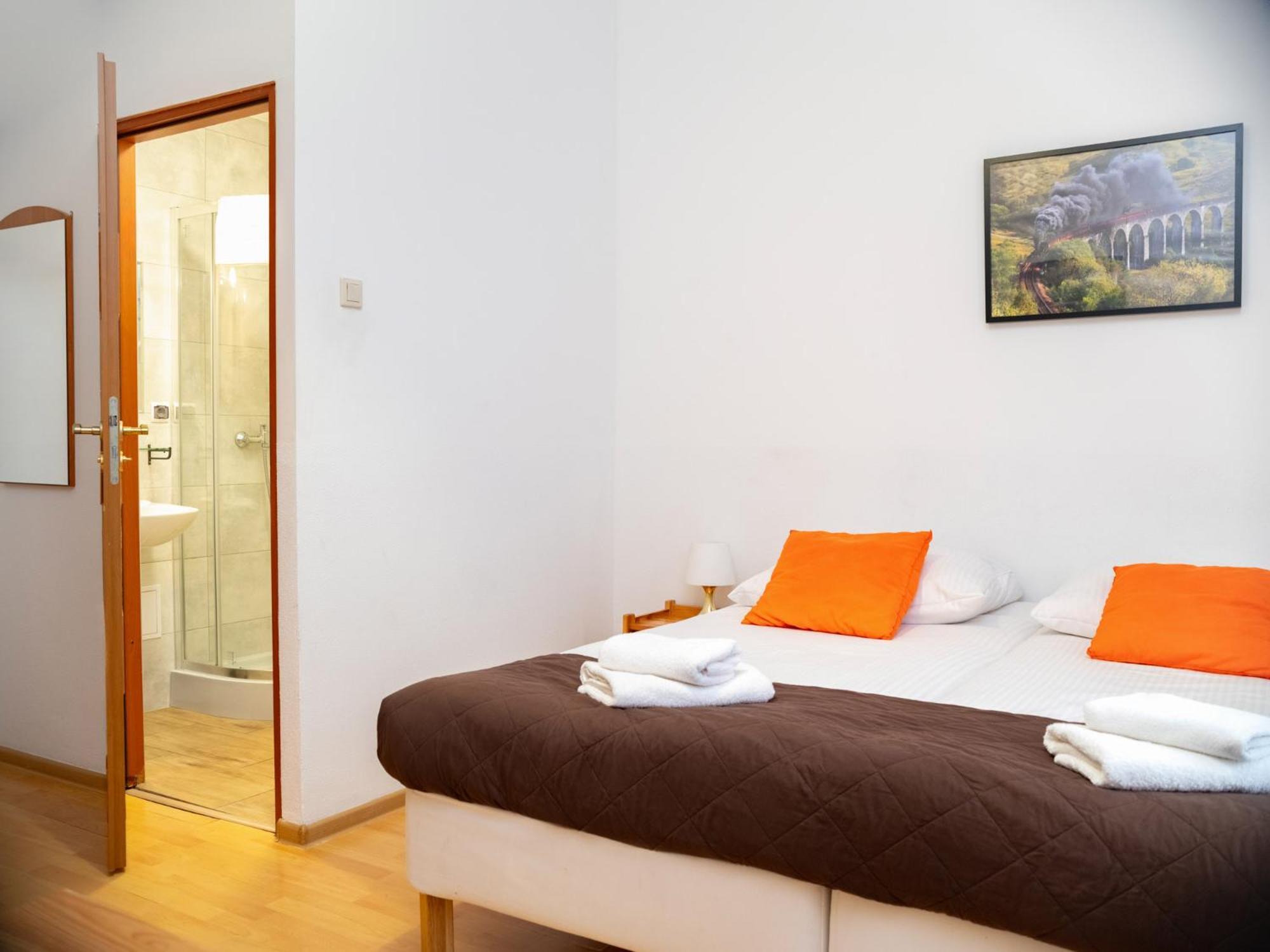 Double Room - Photo 3