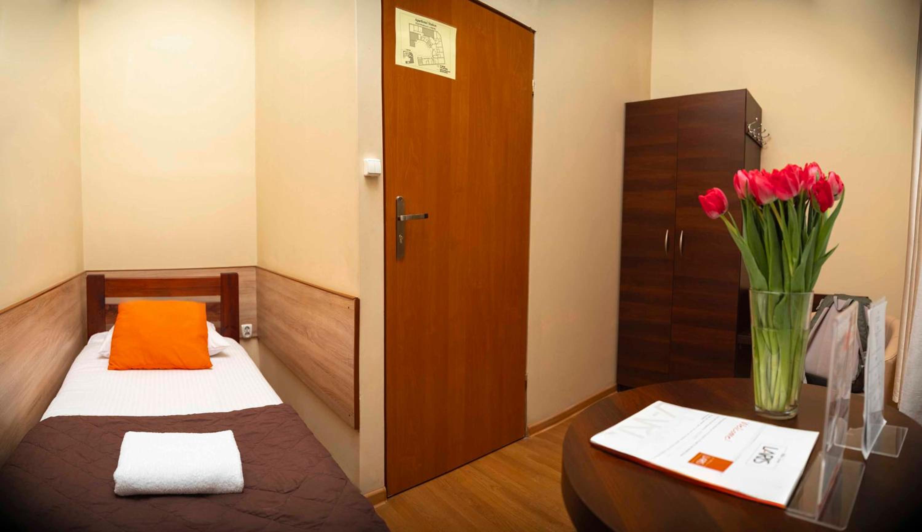 Single Room with Shared Bathroom photo 2