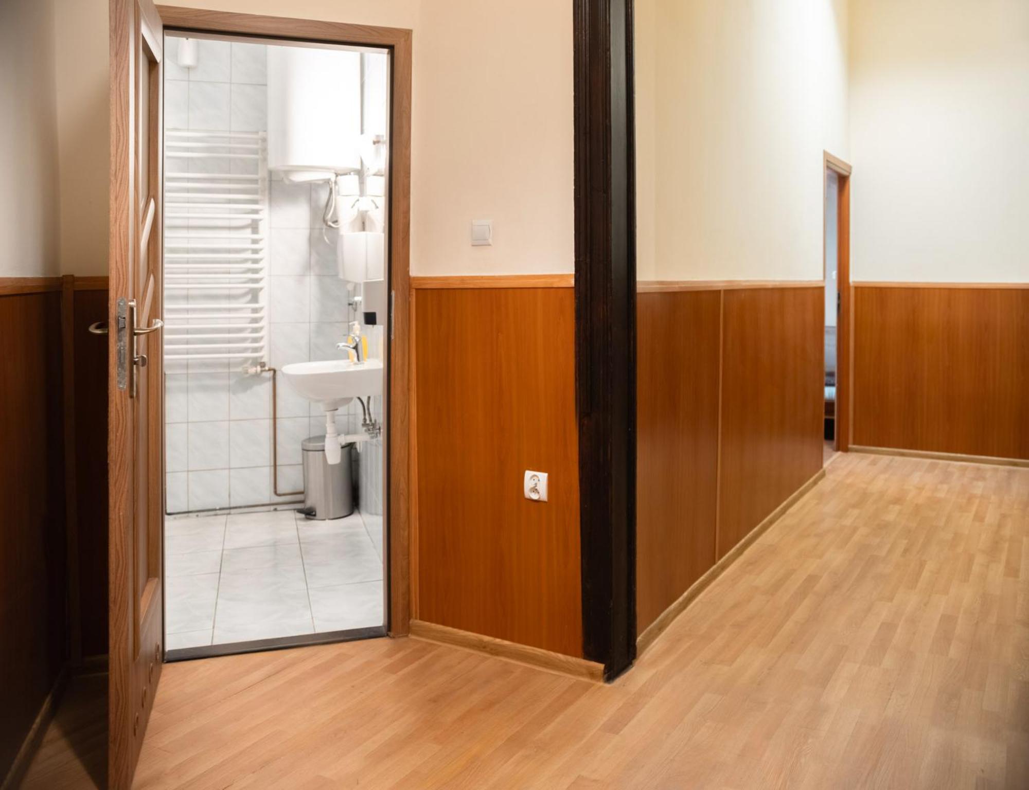 Twin Room with Shared Bathroom photo 3