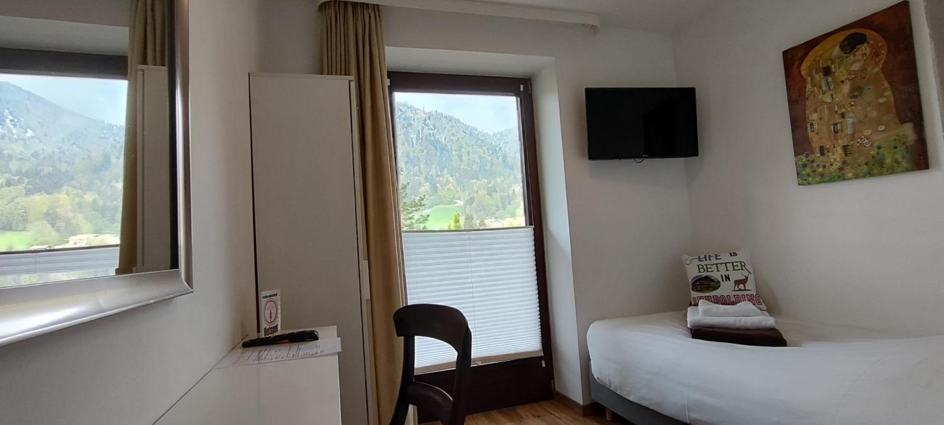 Small Single Room photo 2