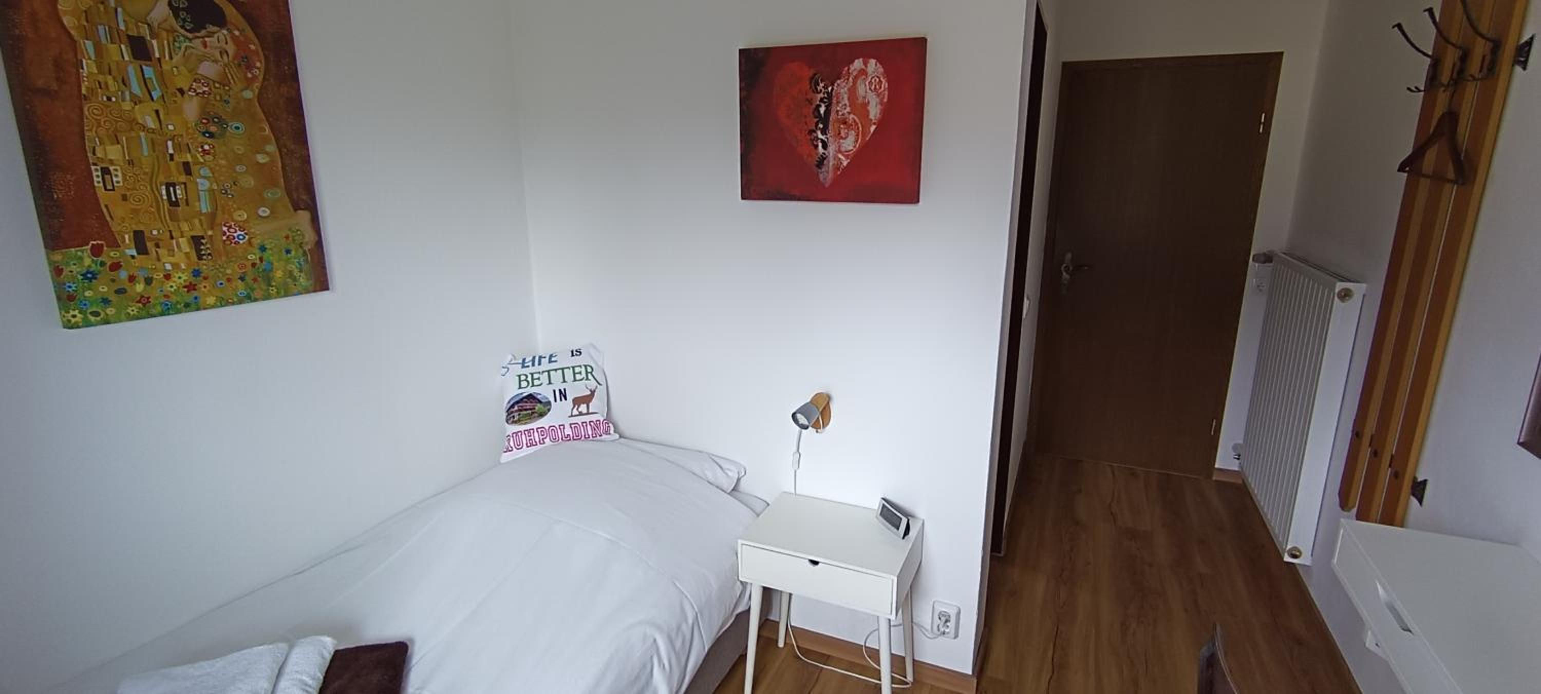 Small Single Room photo 1