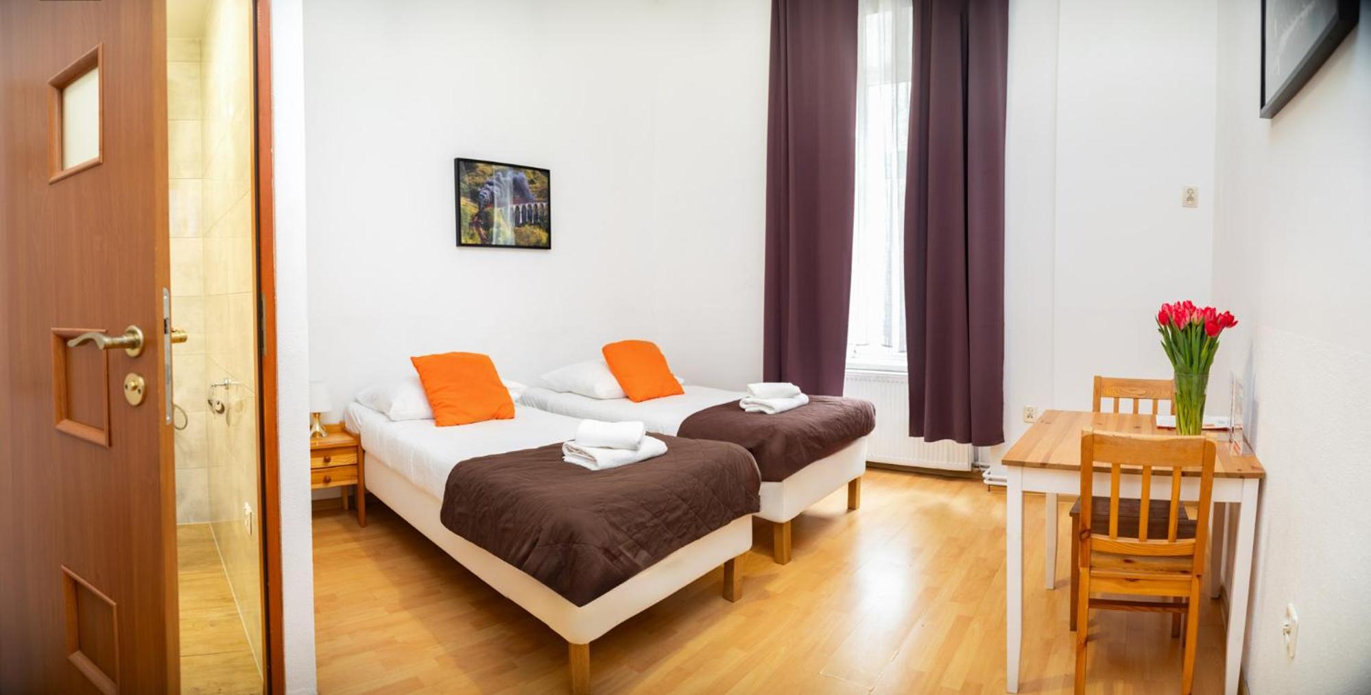 Twin Room - Photo 1