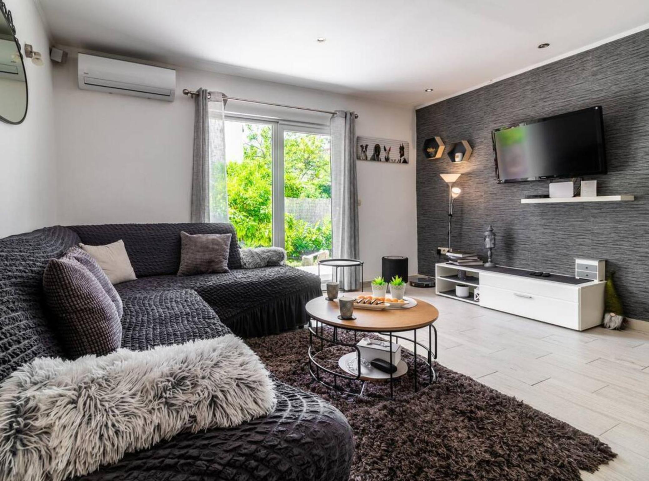 Six Bedroom Holiday Home