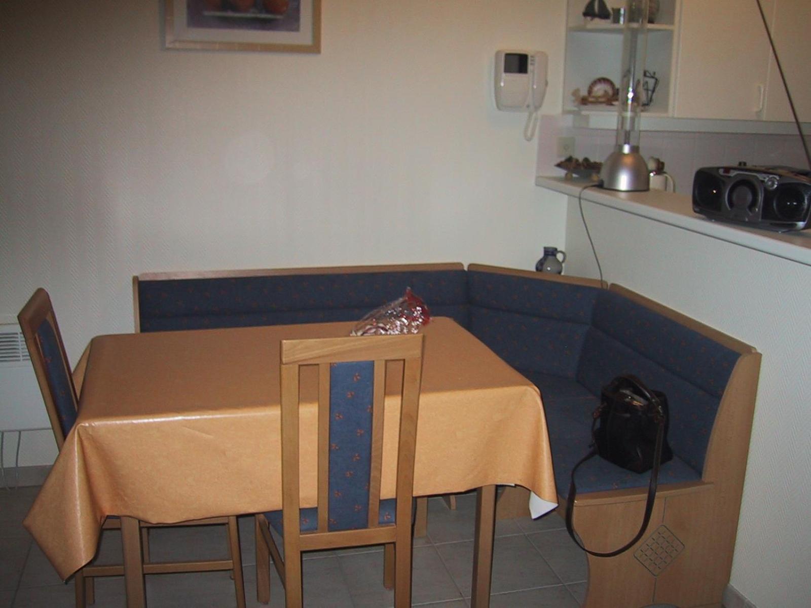One-Bedroom Apartment photo 2