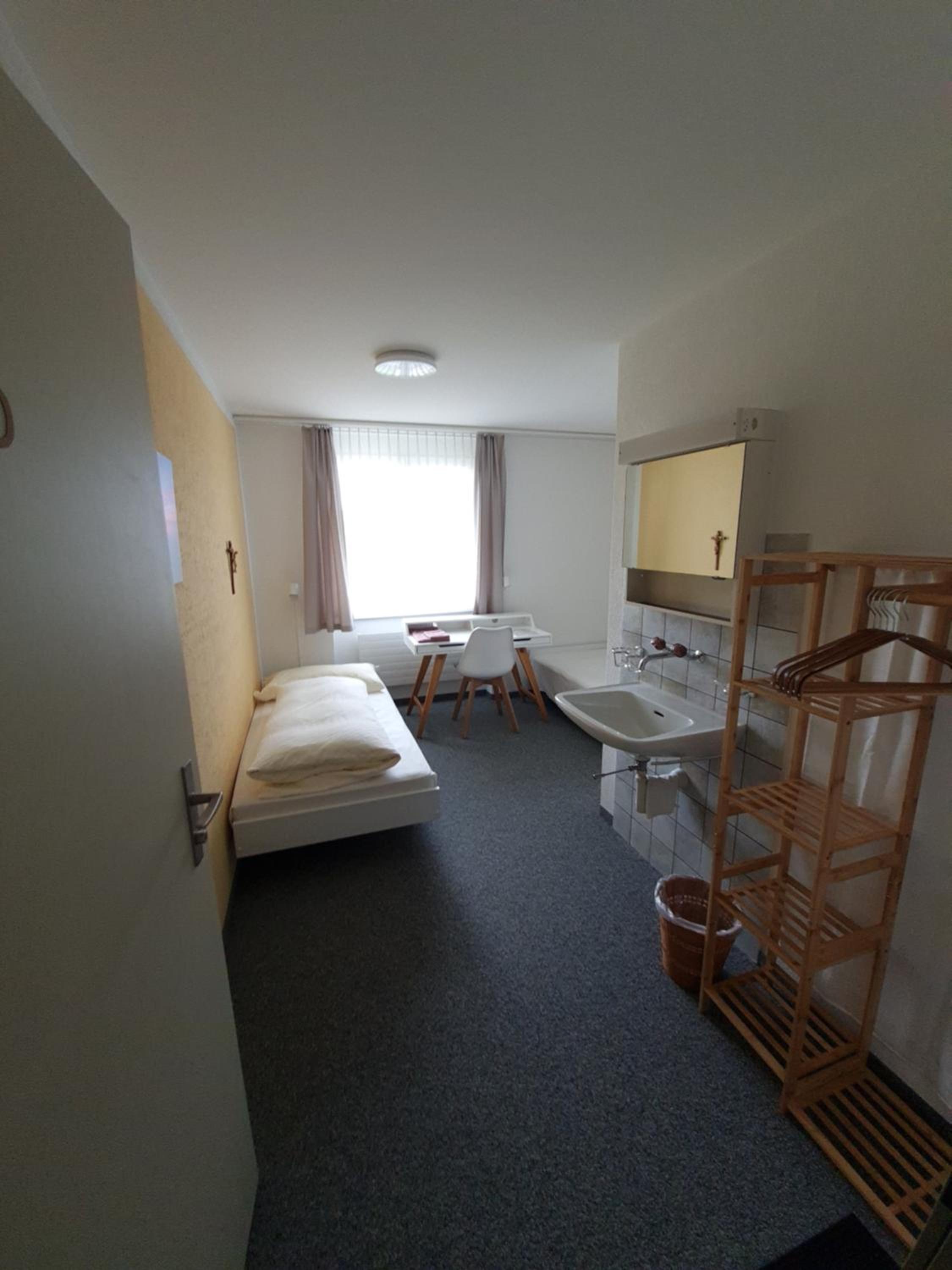 Double Room with Shared Bathroom photo 3