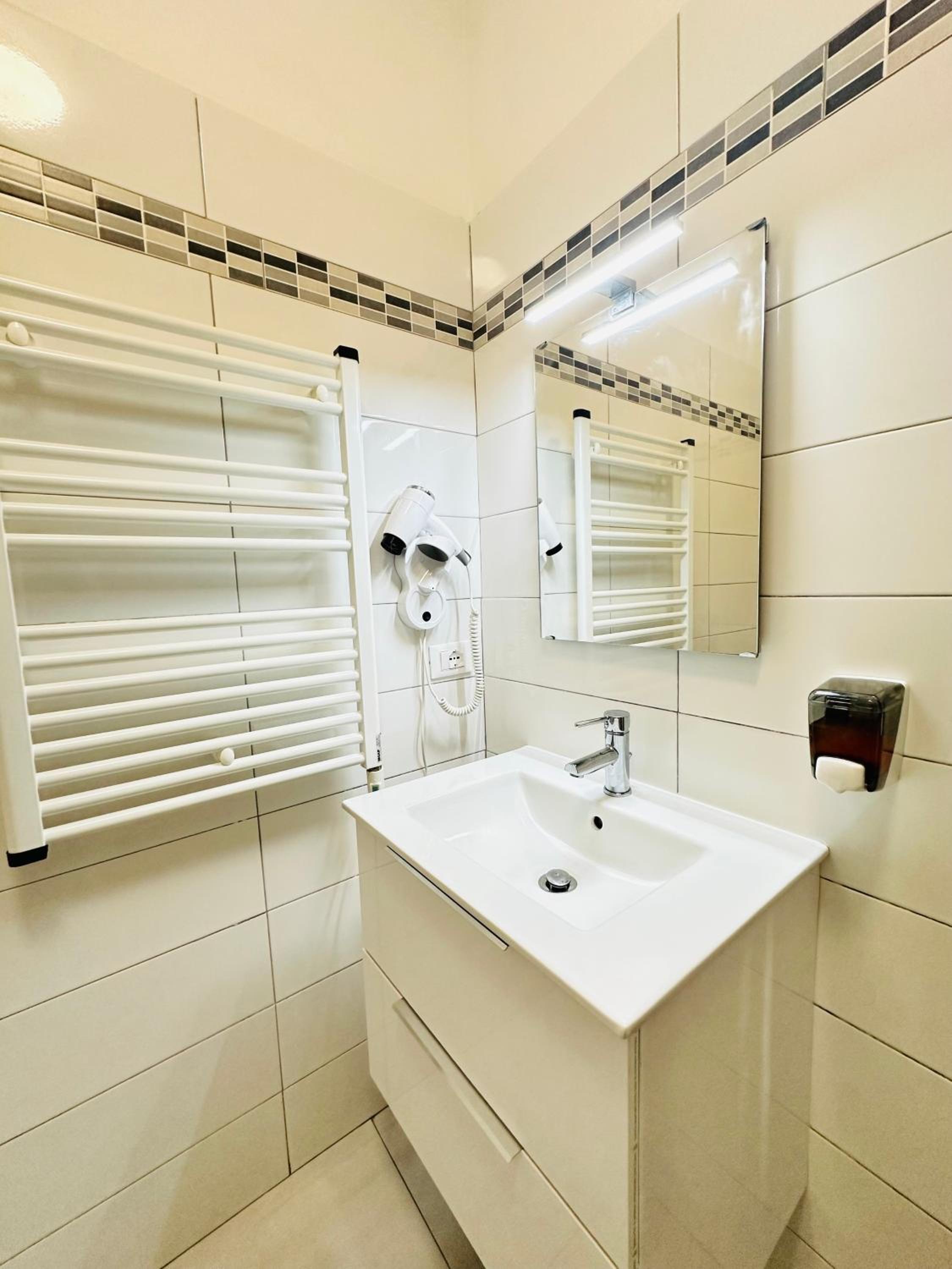 Quadruple Room - Photo 4