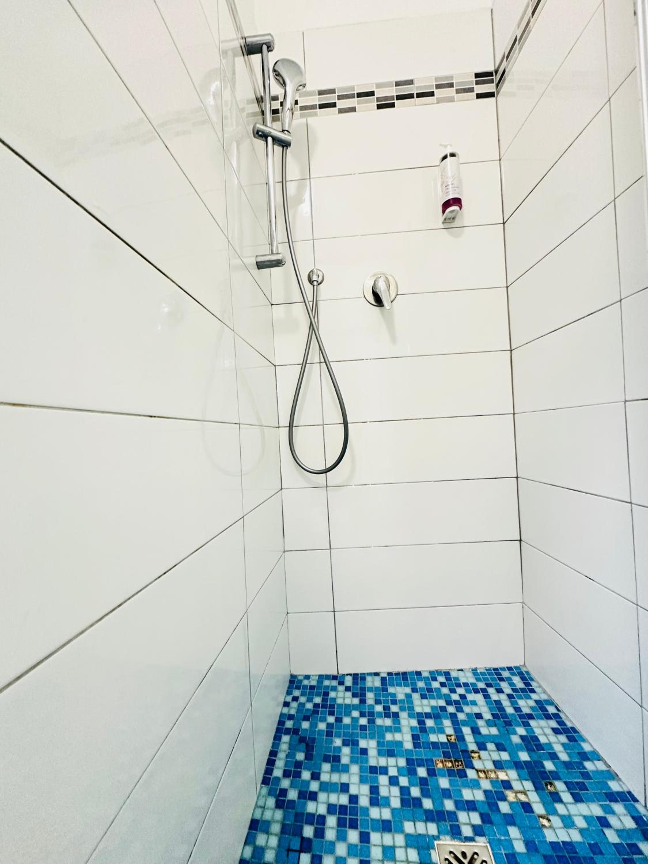Quadruple Room - Photo 12