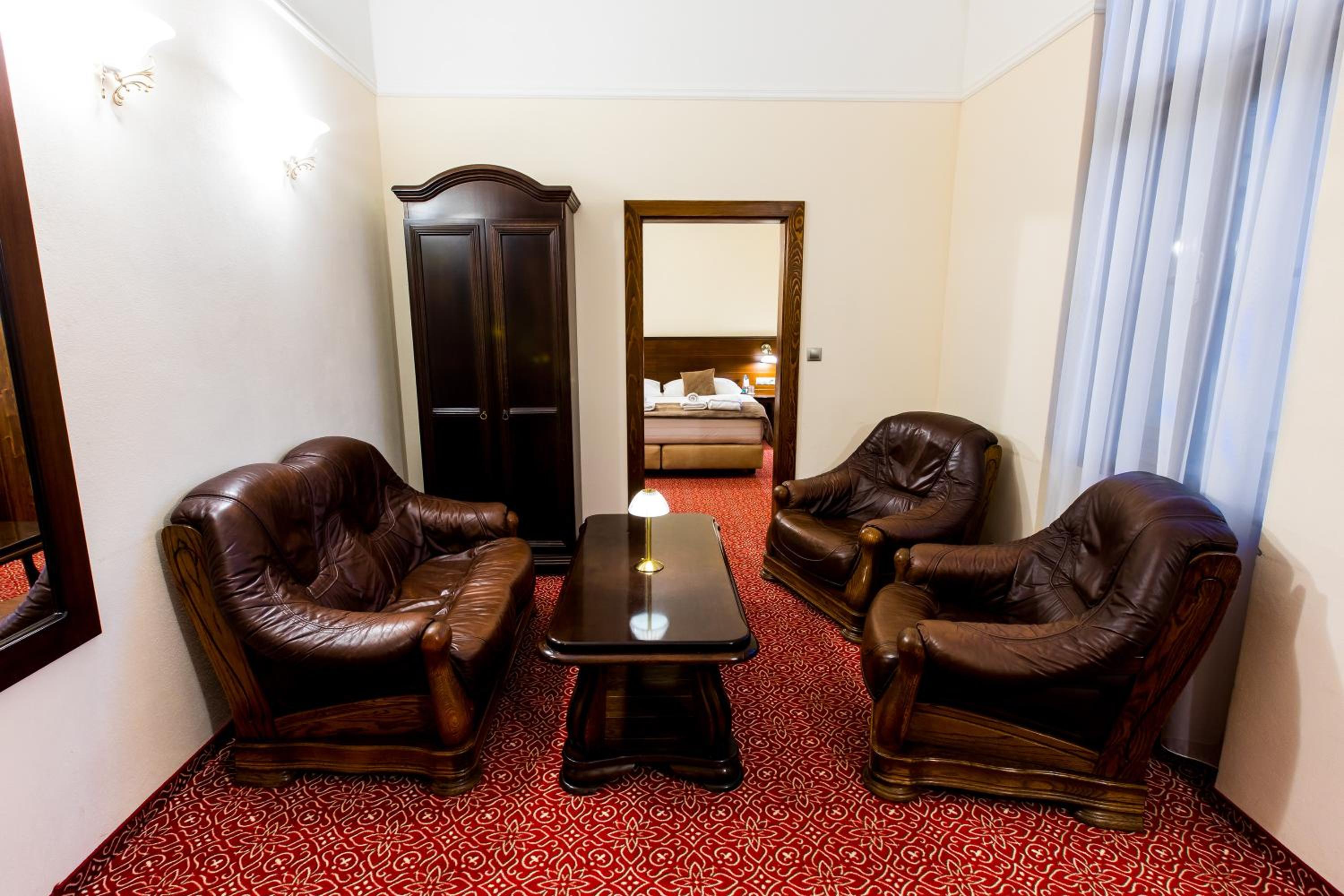 Deluxe Family Room - Photo 6