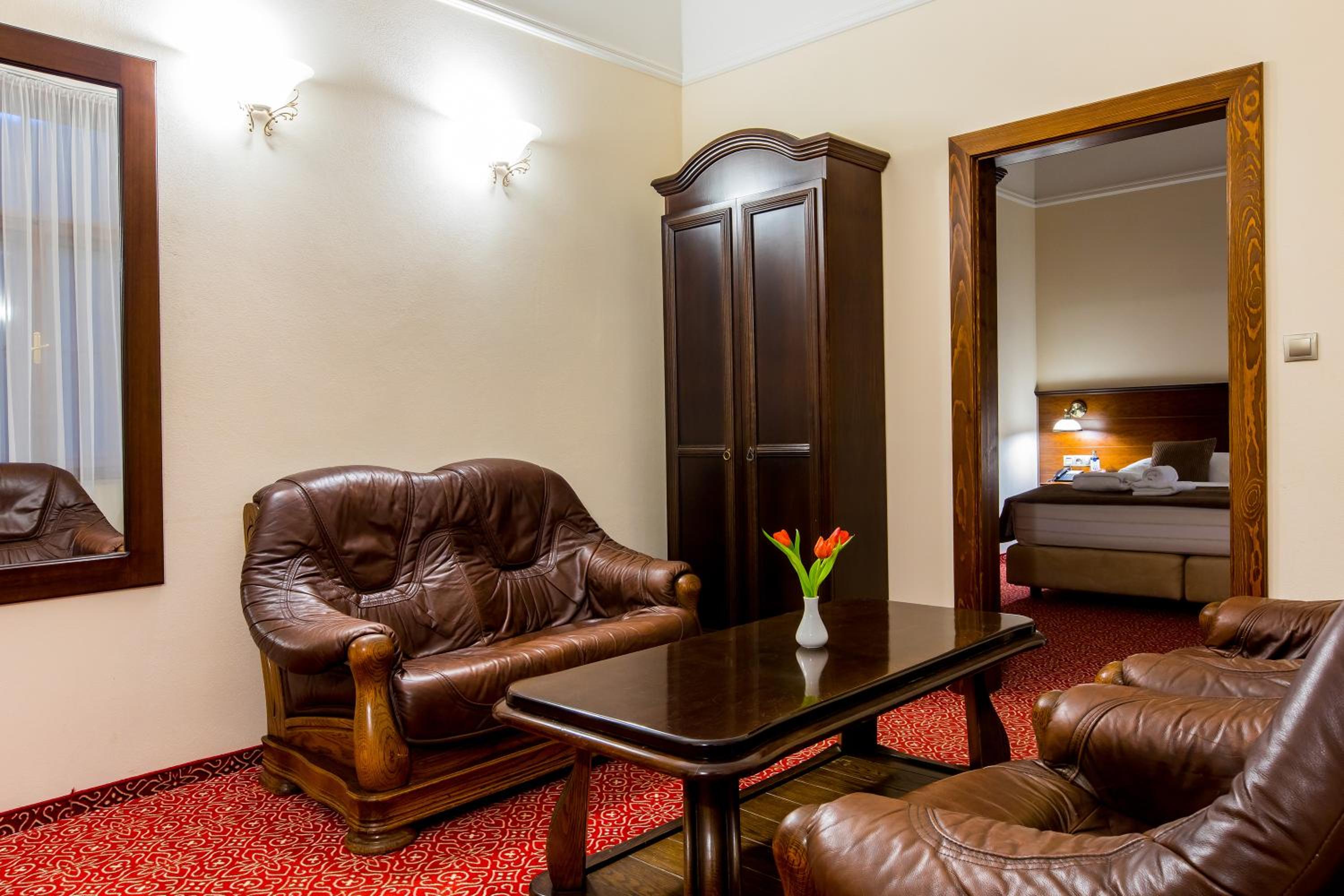 Deluxe Family Room - Photo 2