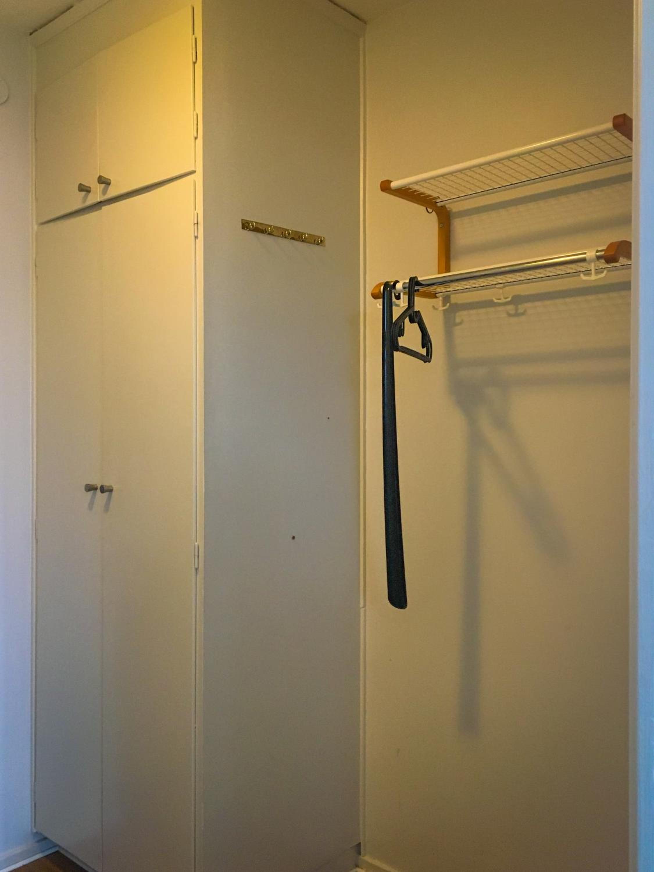 Twin Room with Private Bathroom photo 2