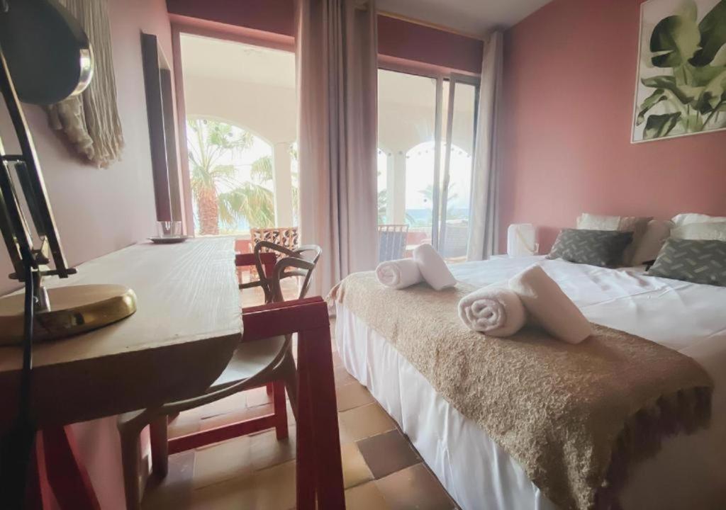 Double Room with Sea View photo 2