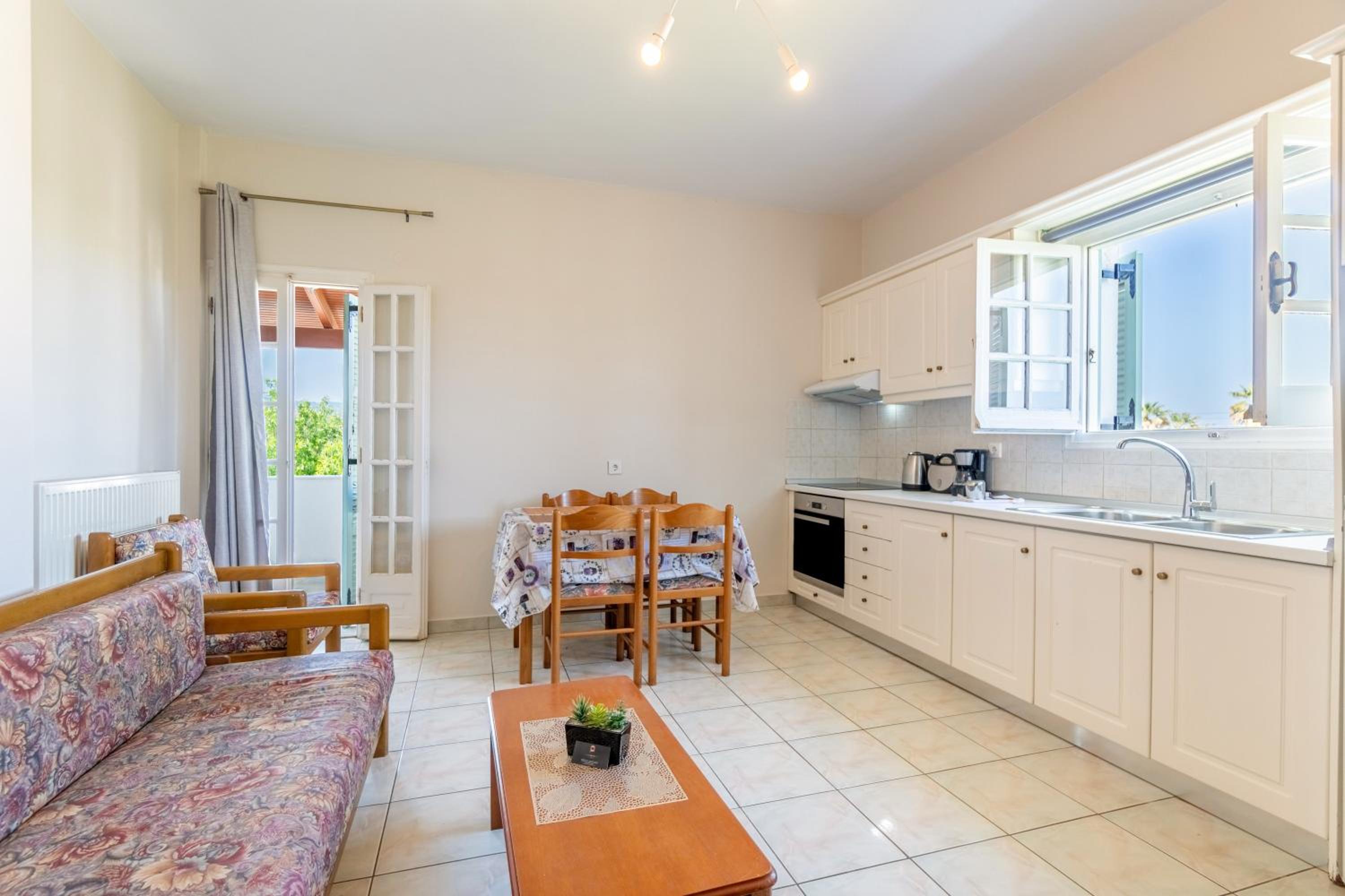 Two-Bedroom Deluxe Apartment with Ocean View photo 3
