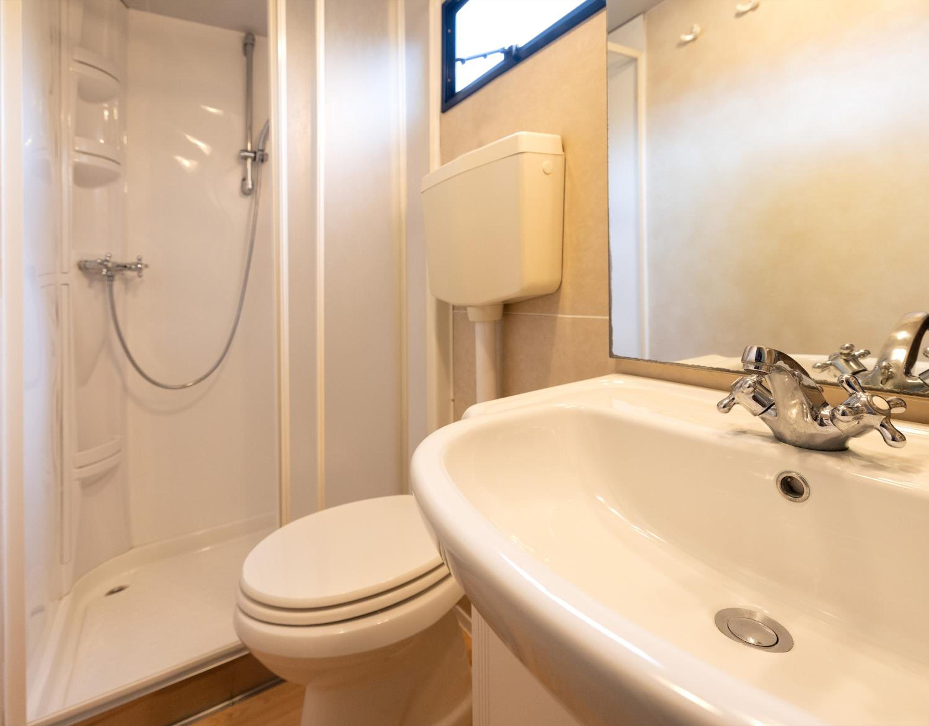 Mobile Home - Photo 2