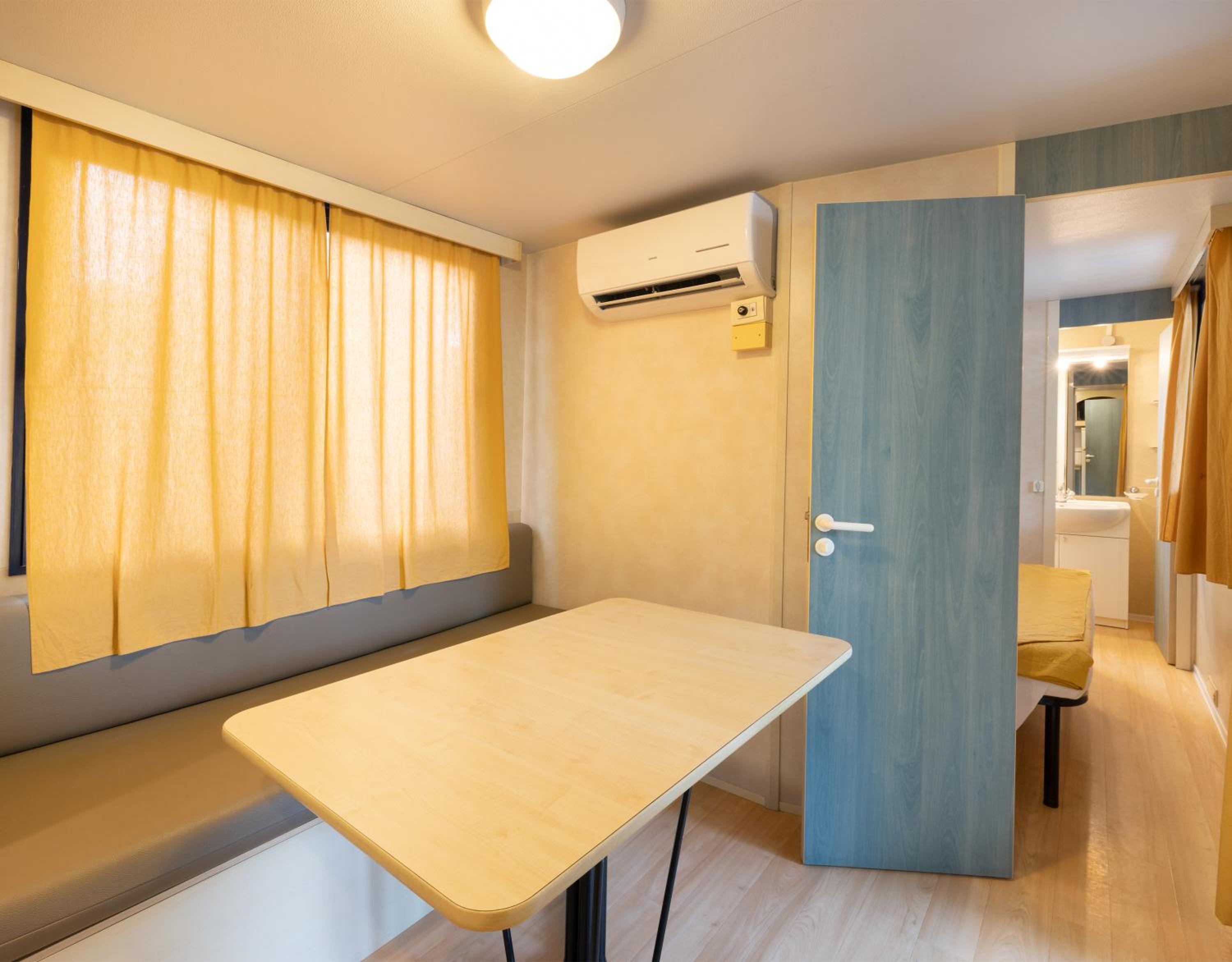Mobile Home - Photo 4