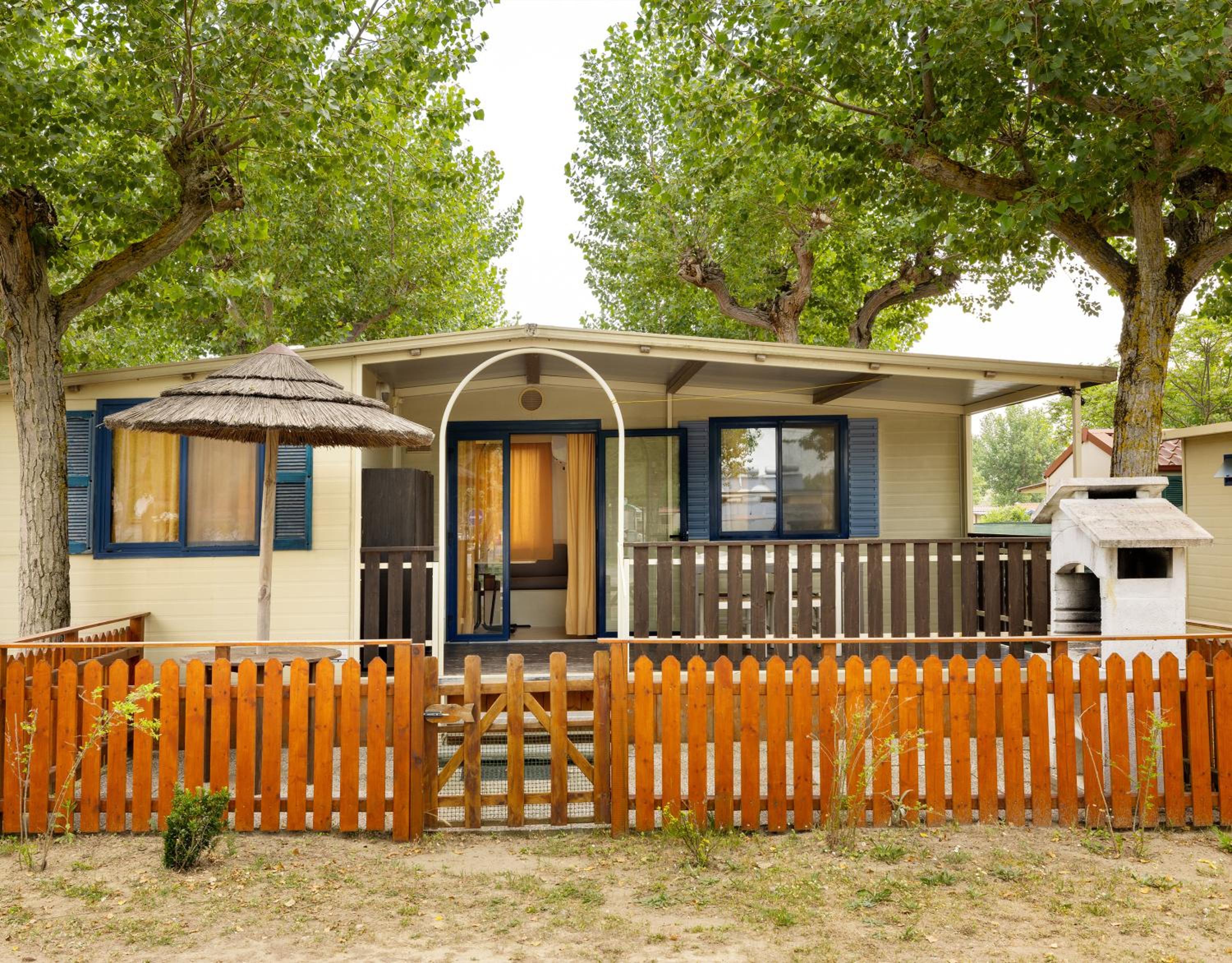 Mobile Home - Photo 6