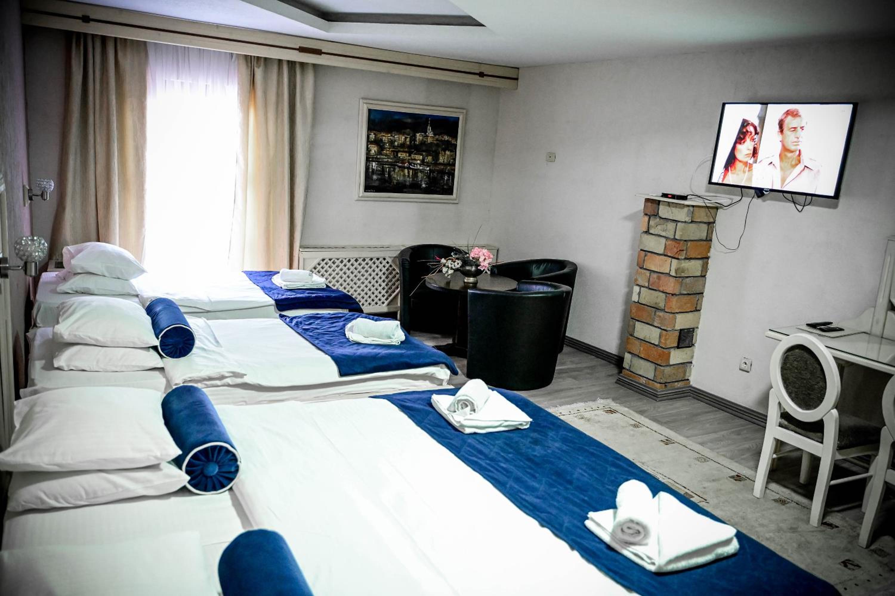 Double Room - Photo 10
