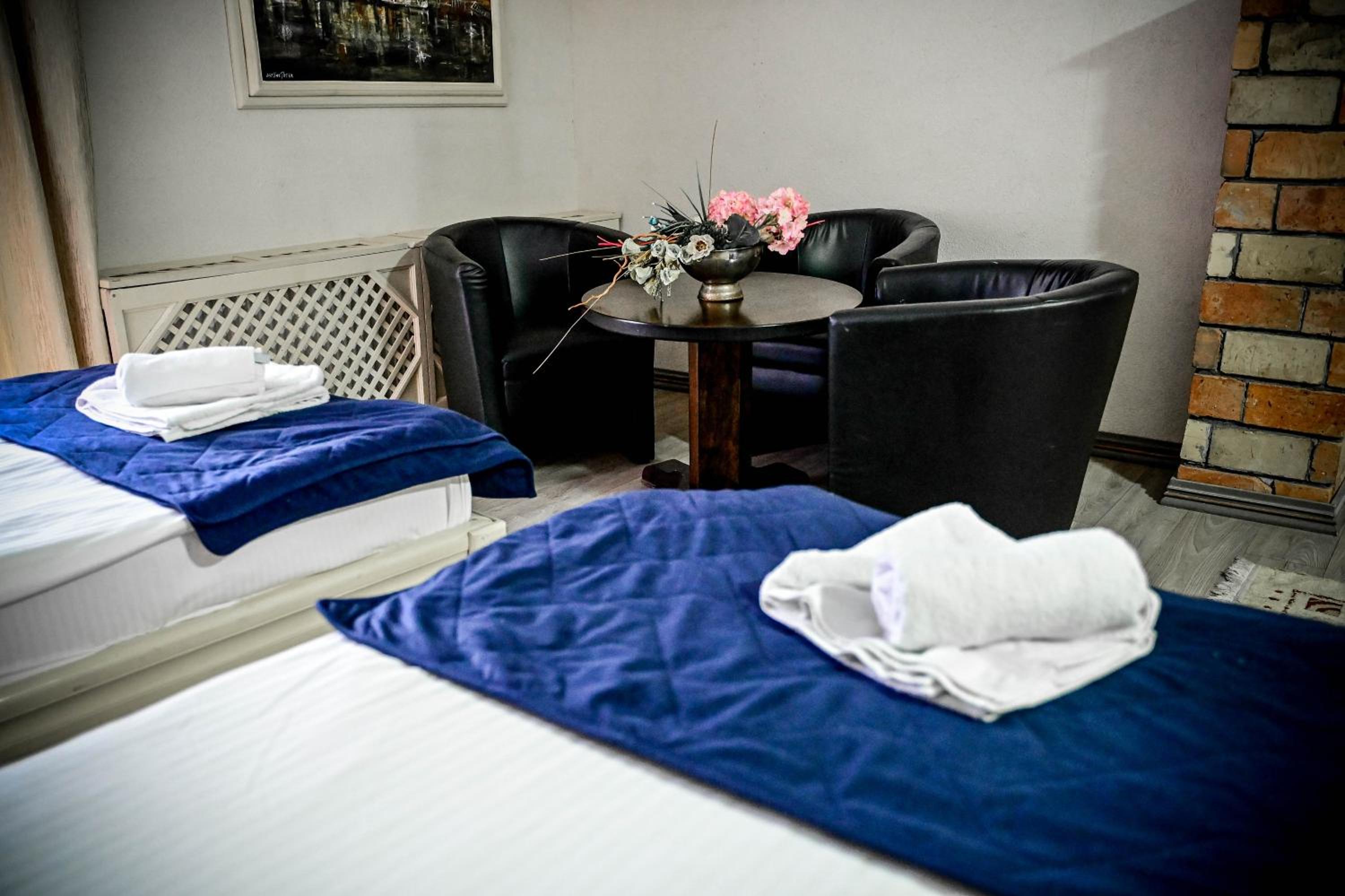 Double Room - Photo 12