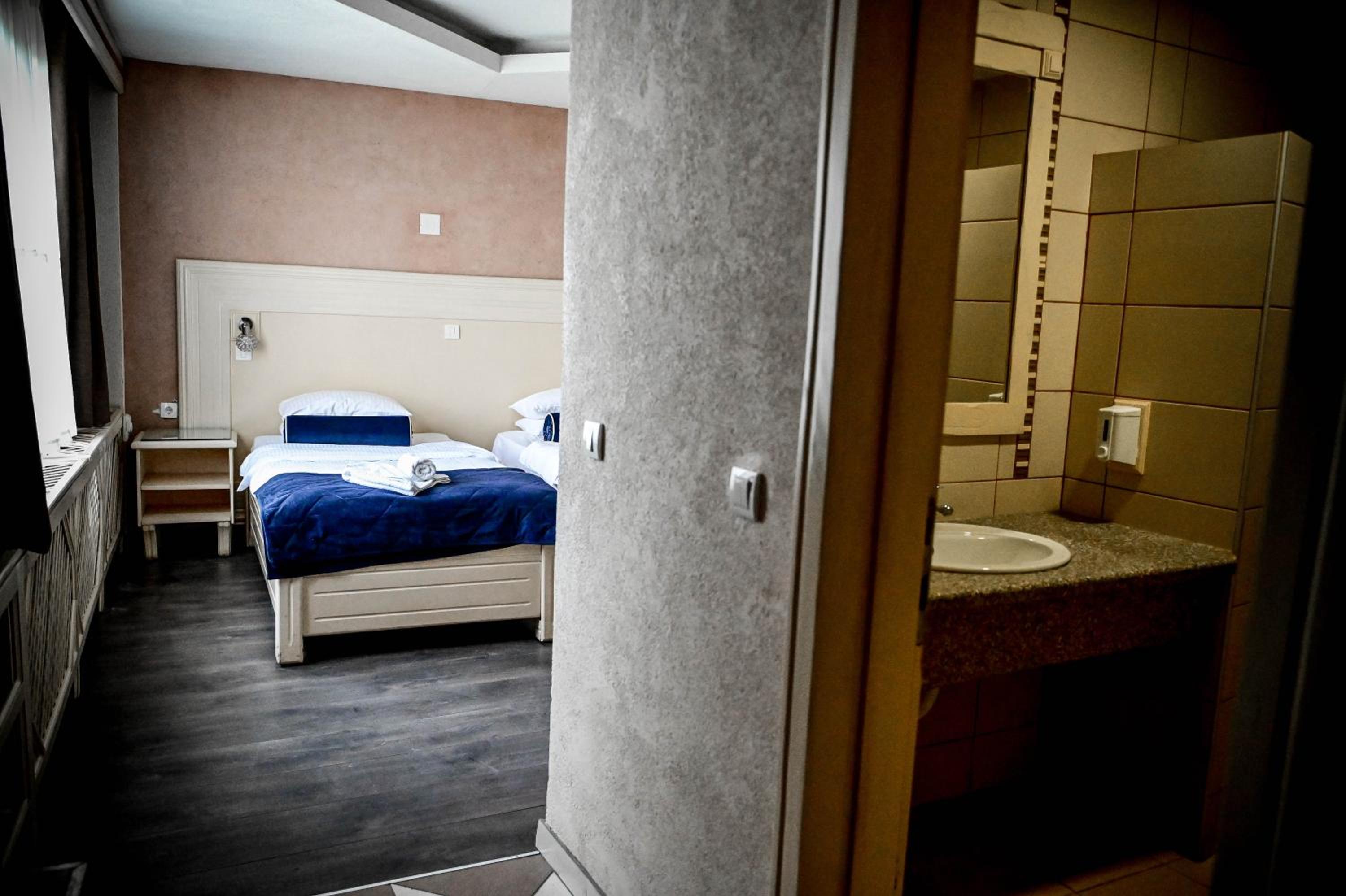 Twin Room - Photo 2