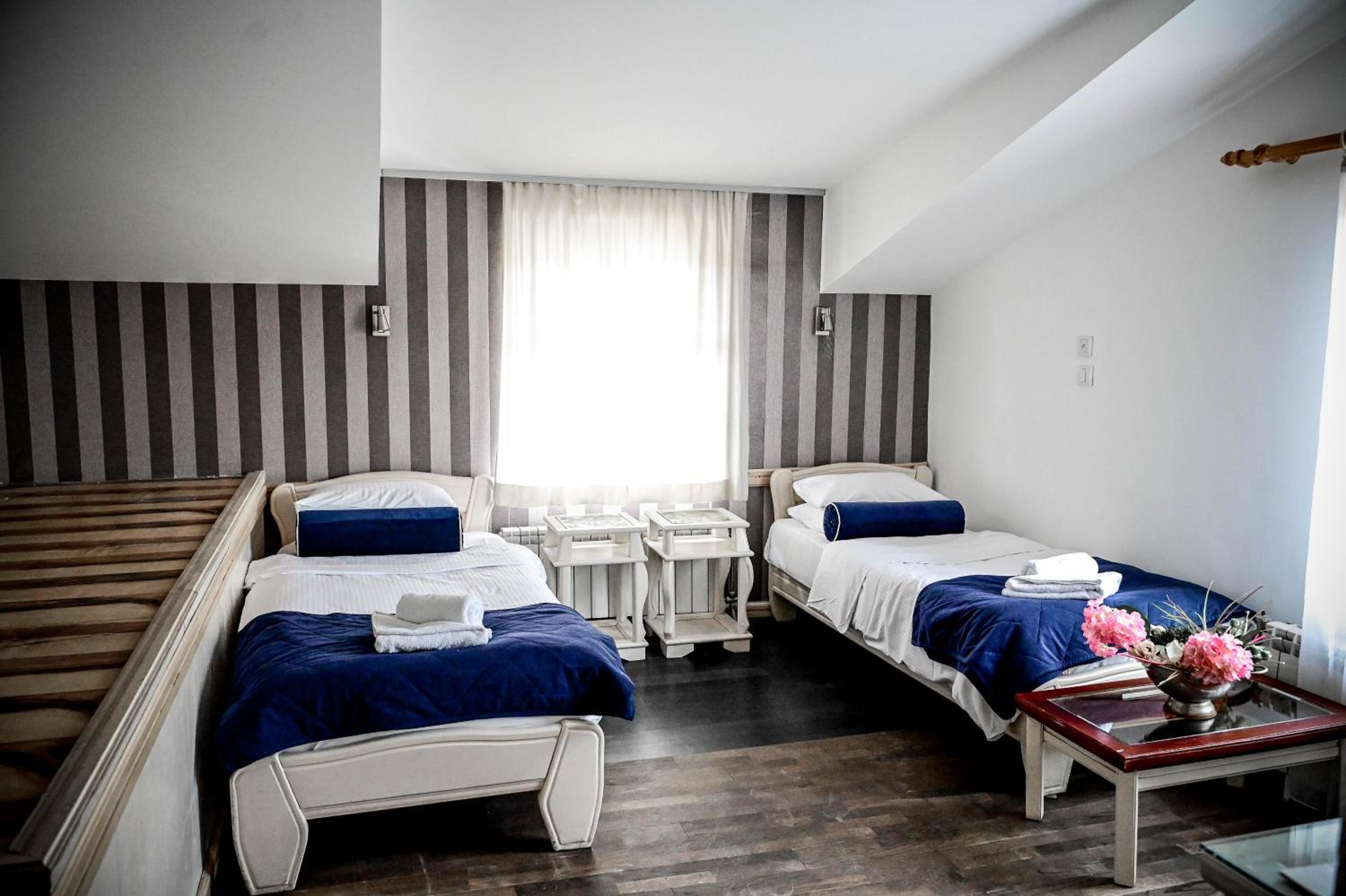 Twin Room - Photo 14