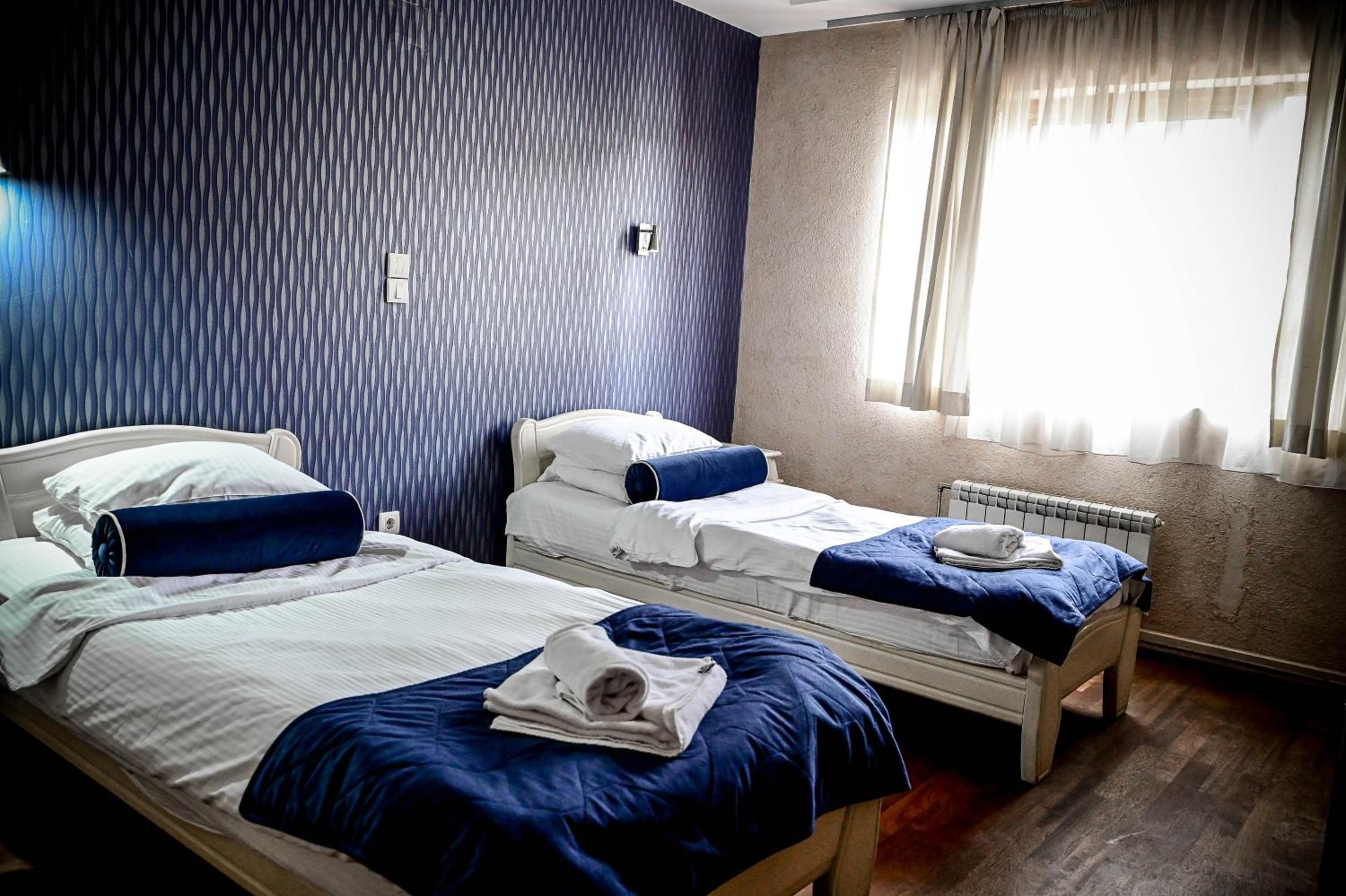 Twin Room - Photo 10
