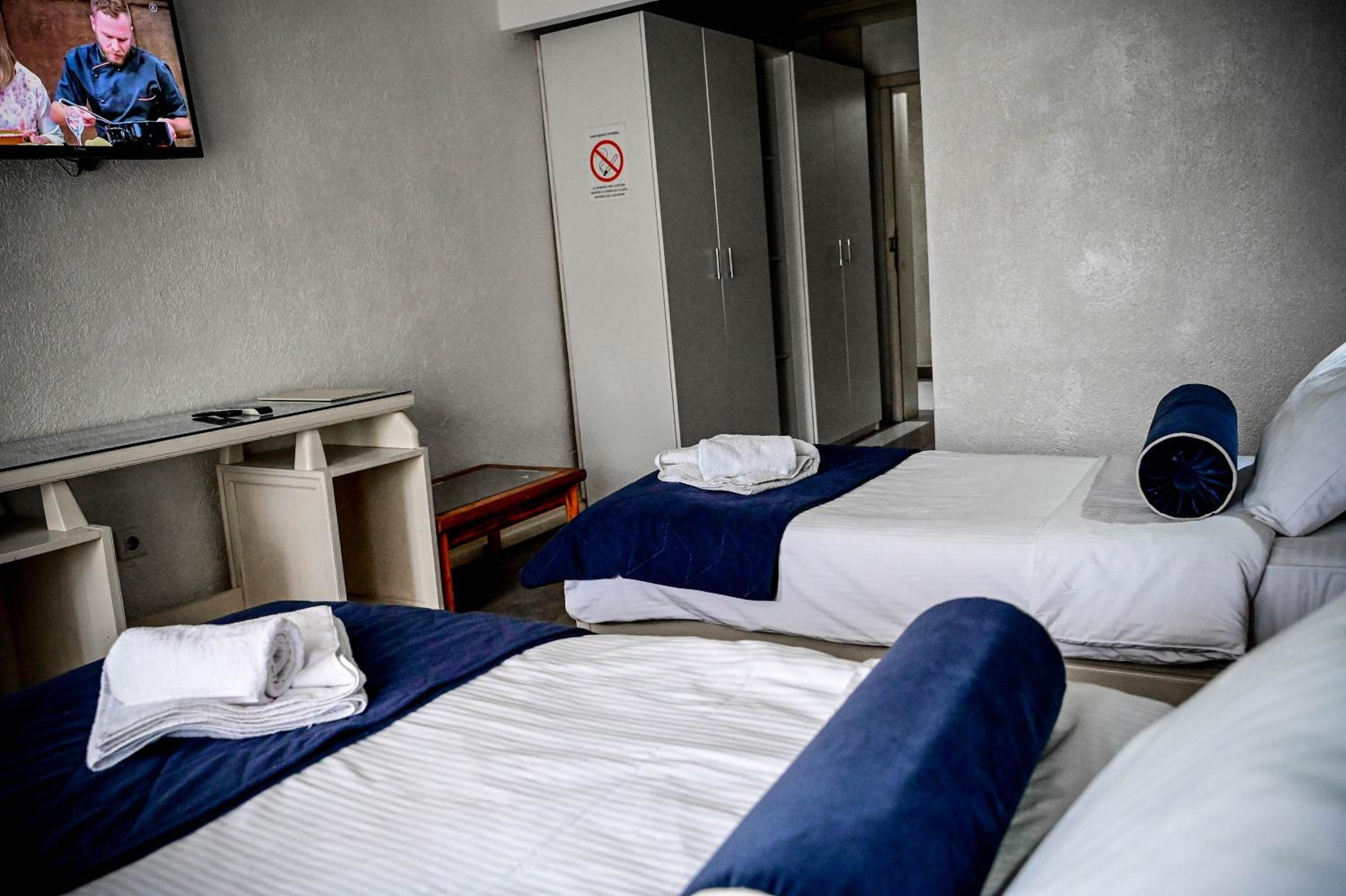 Twin Room - Photo 9