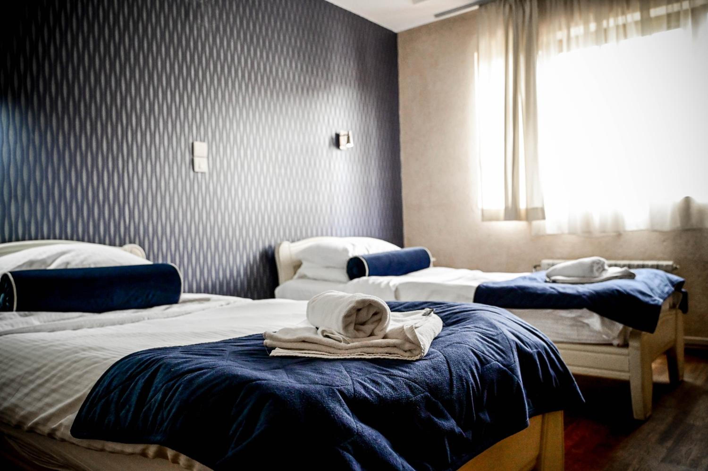 Twin Room - Photo 8