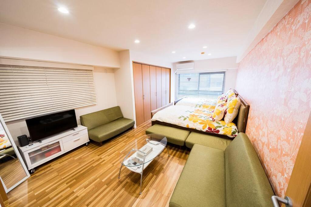 One-Bedroom Apartment photo 1