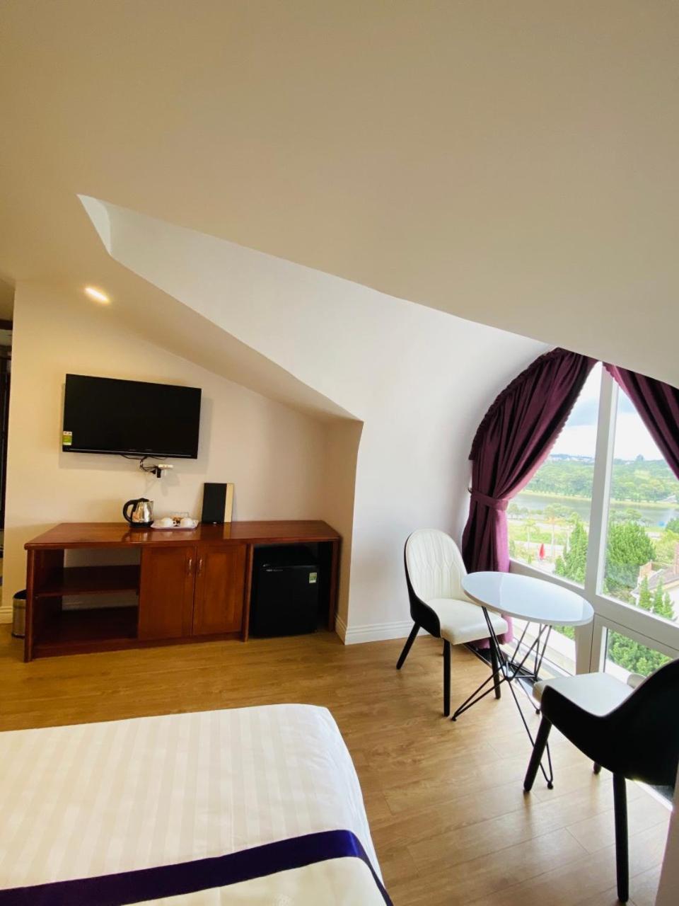 Double Room with Lake View - Photo 26