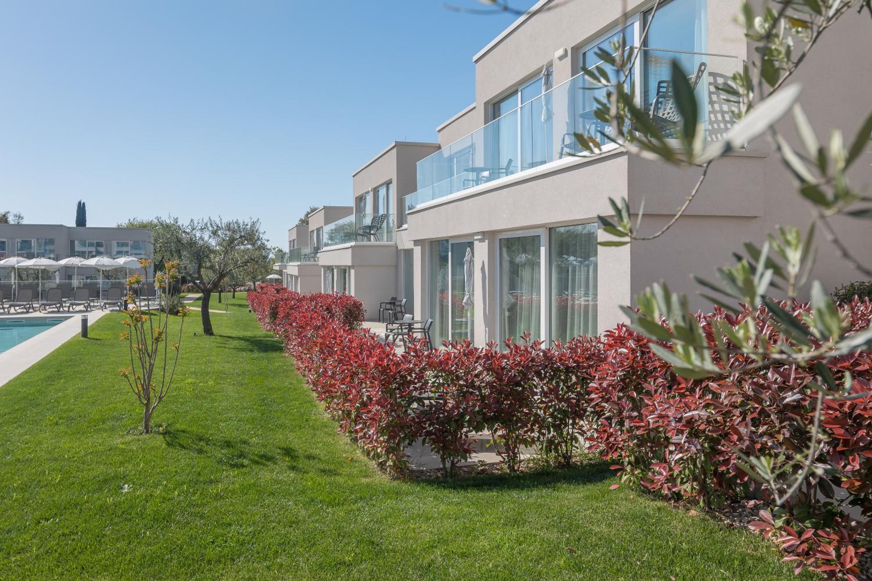 Luxury One-Bedroom Apartment with Terrace - Photo 24