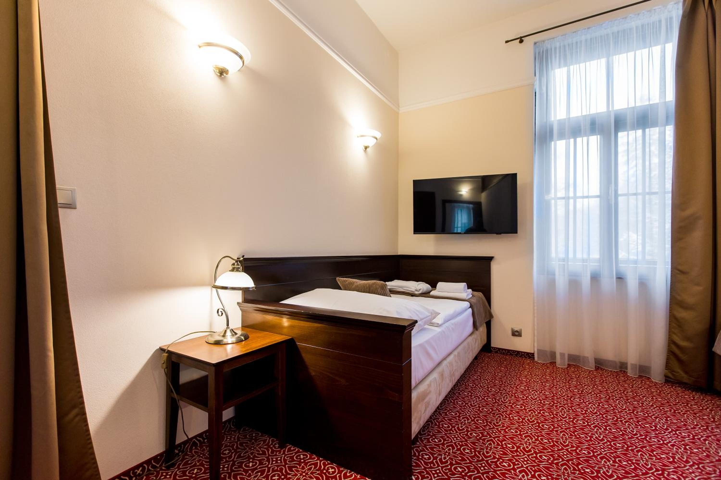 Standard Twin Room - Photo 1