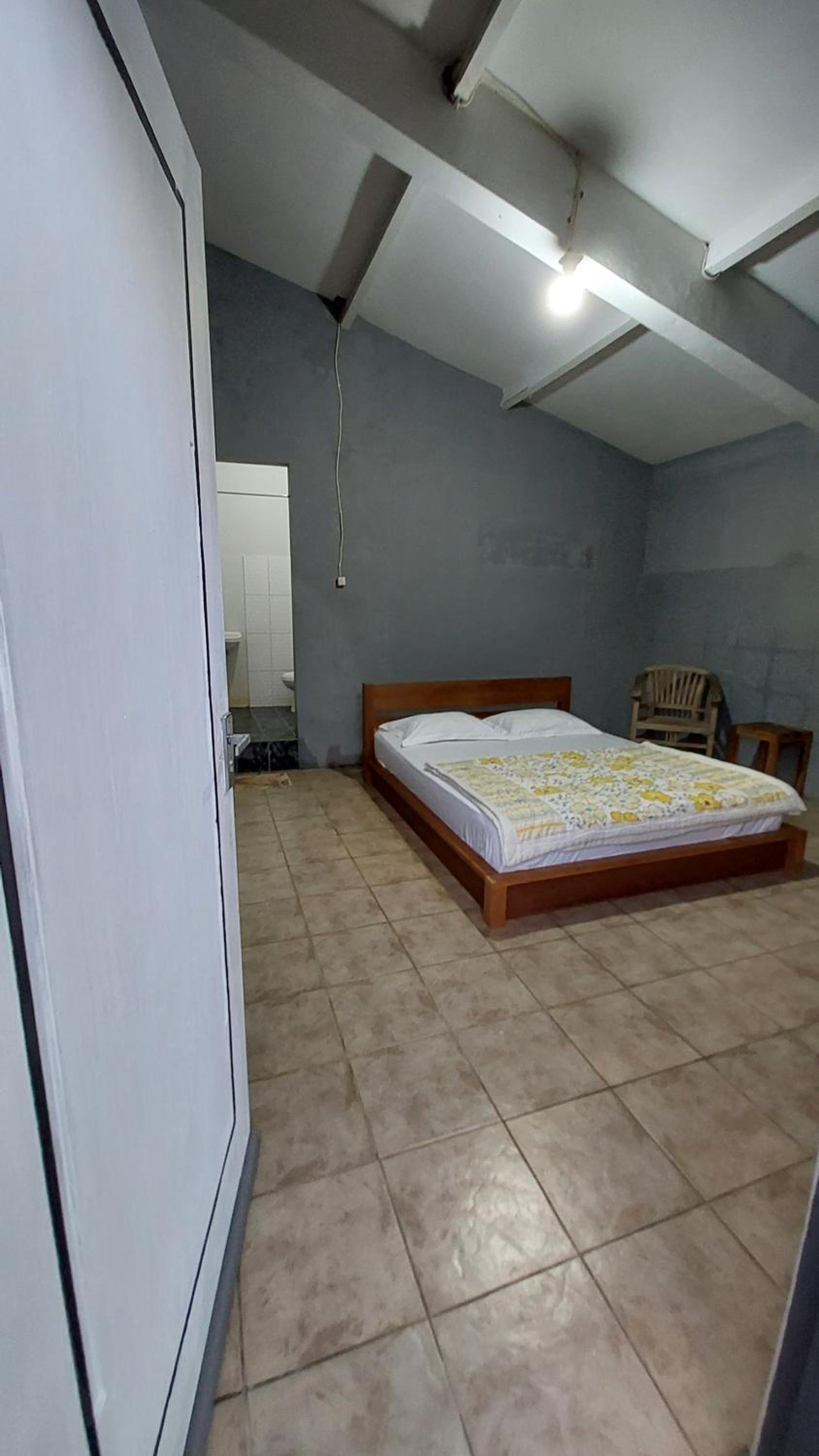 Budget Double Room - Photo 12