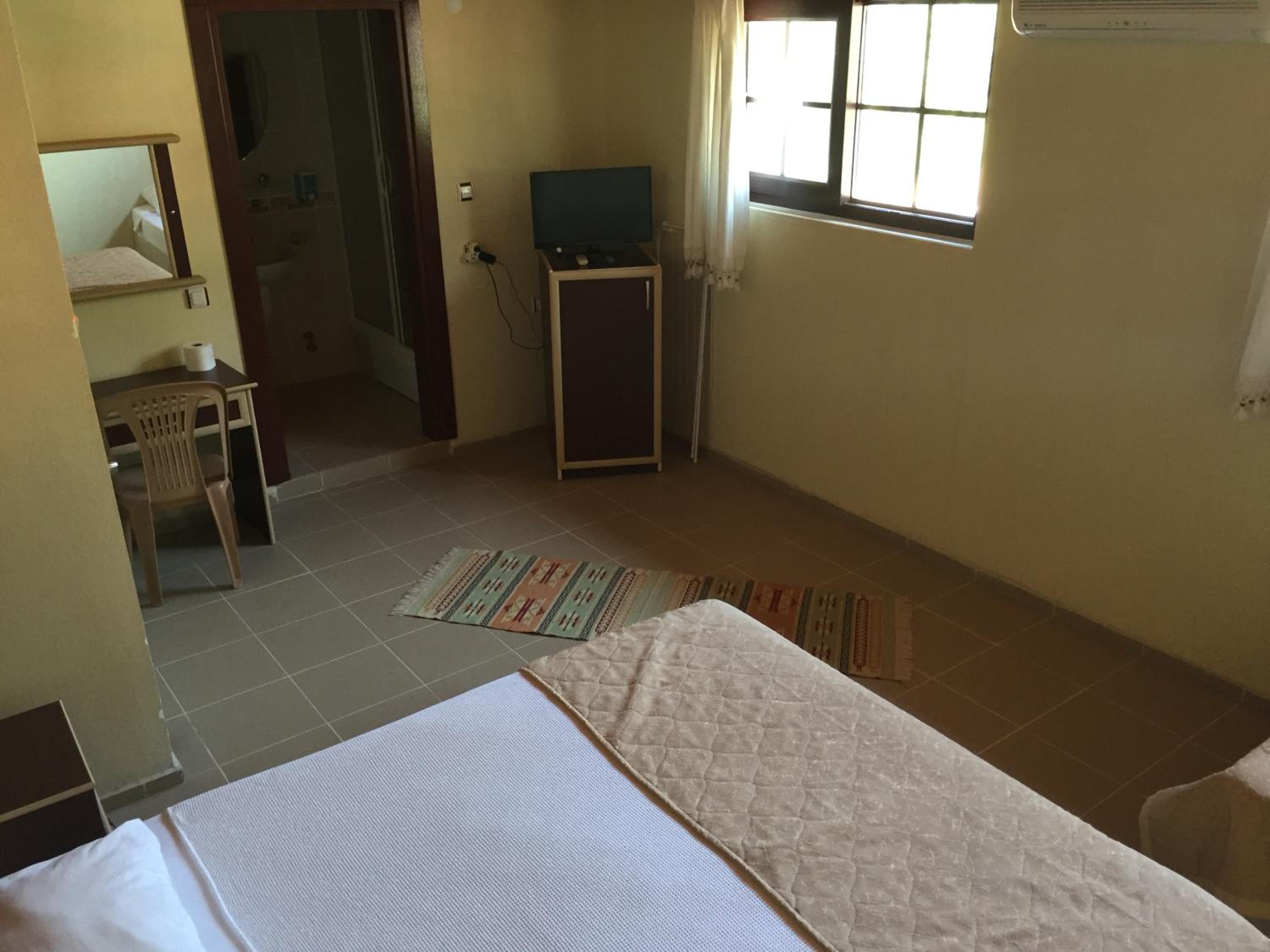 Economy Double or Twin Room photo 2